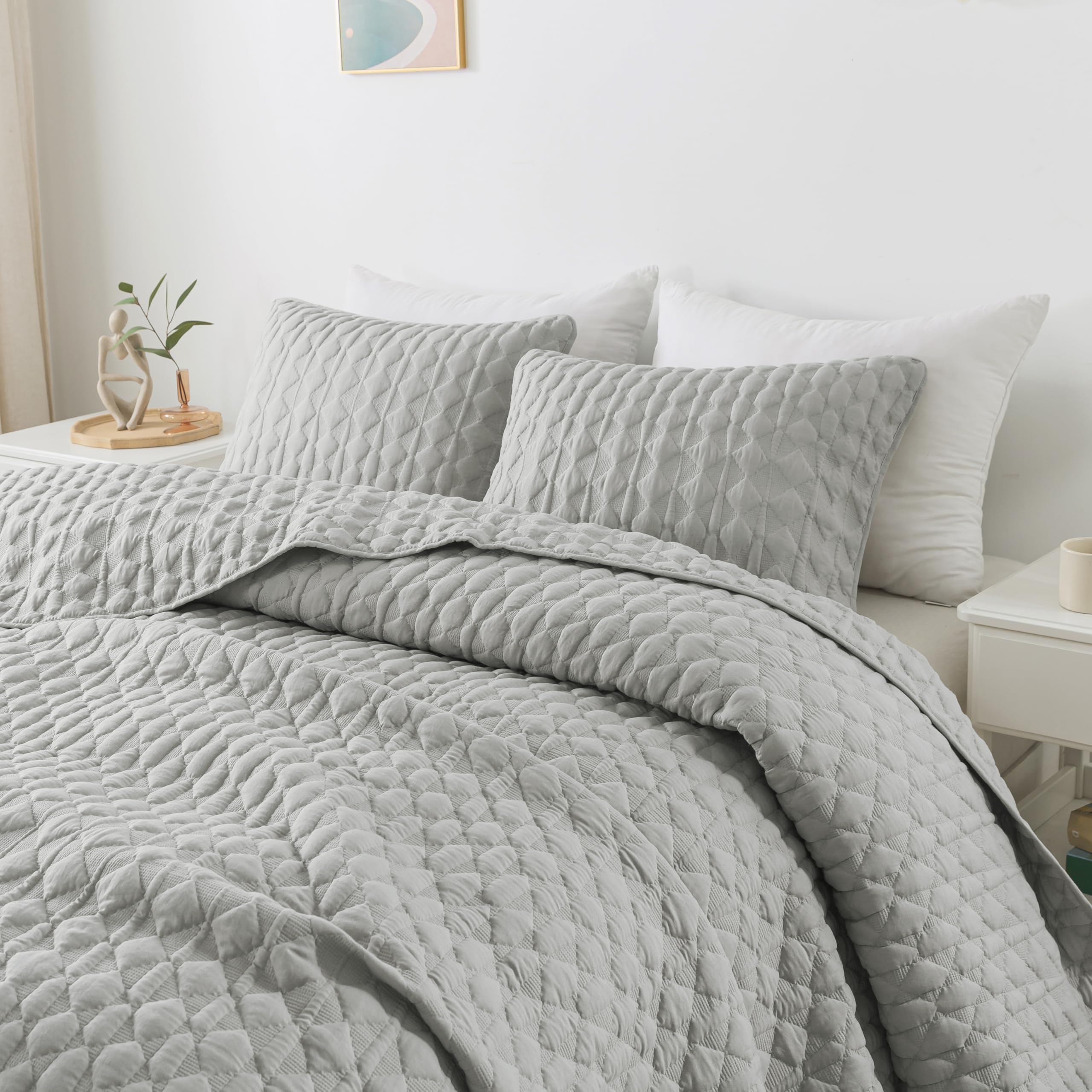 WDCOZY Light Grey Twin Size Quit Bedding Set with 1 Pillow Sham, Lightweight Soft Bedspread Coverlet, Thin Comforter Bed Cover for All Season, 2 Pieces, 68x90 inches