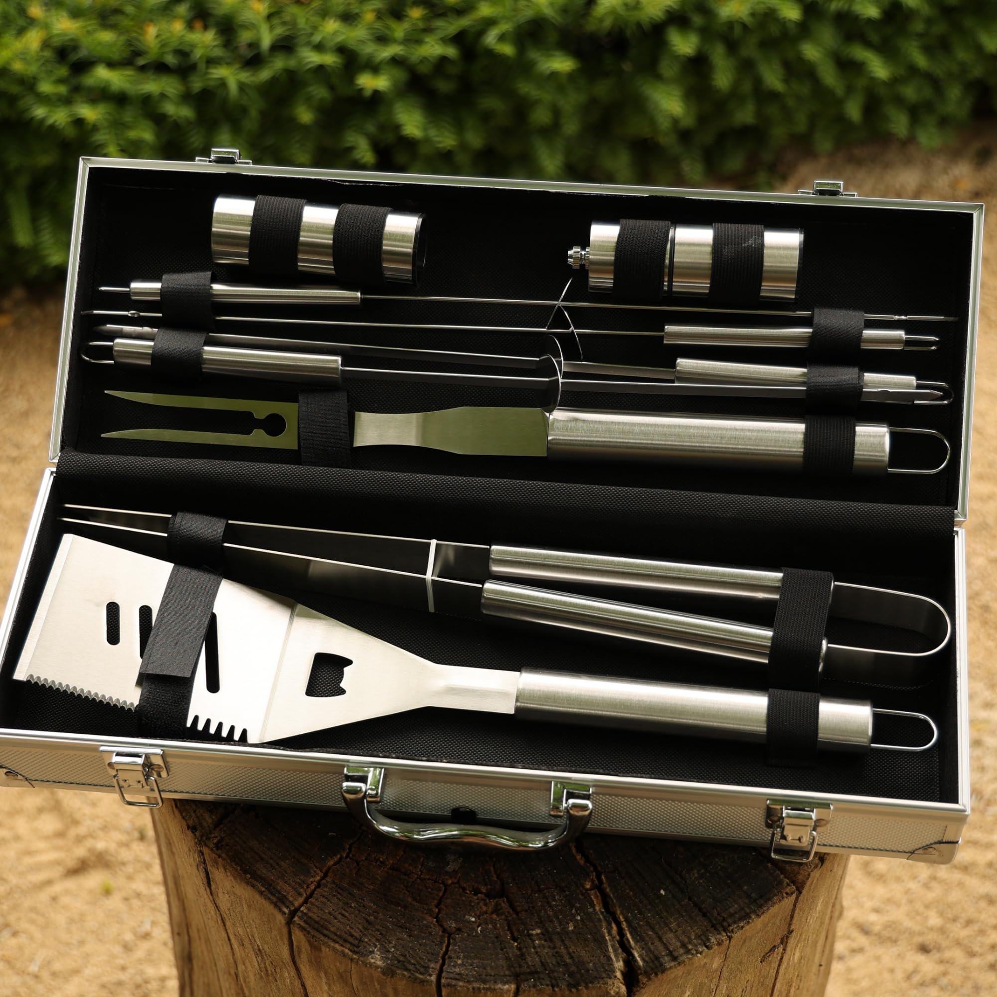 Cook’in Garden - Ensemble Complet d’Ustensiles Inox pour Barbecue et Plancha, Set avec Spatule, Pince, Fourchette, 4 Pics, Salière et Poivrière, Accessoires Cuisine Extérieure Terrasse Jardin