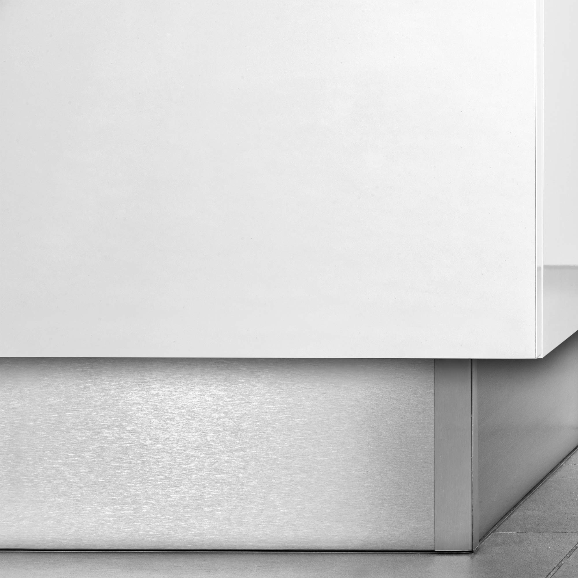 Emuca - Kit de zócalos para cocina, con accesorios de unión, altura 150 mm, 2 barras de 2,35 m, plástico, anodizado satinado.