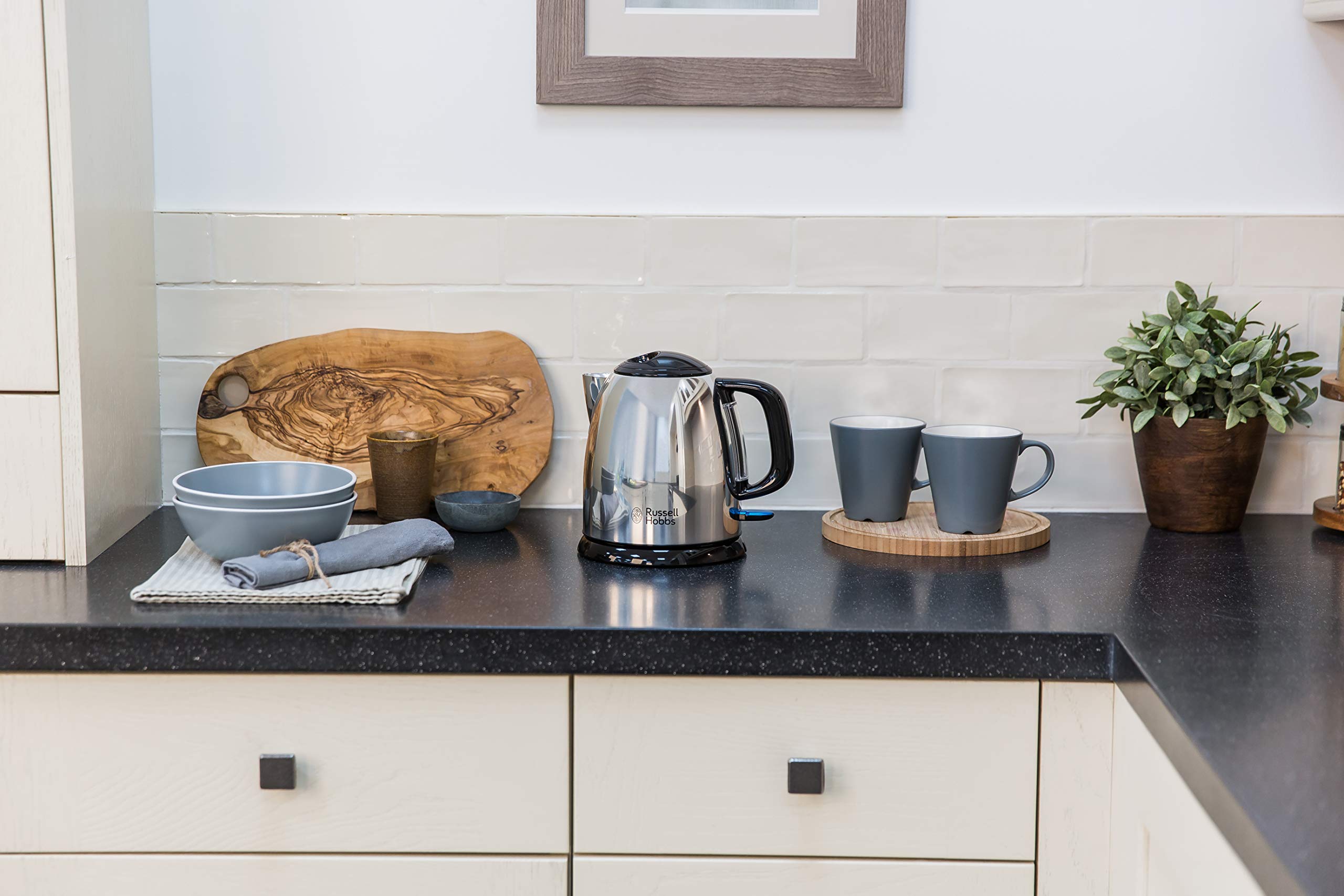 Russell Hobbs Bollitore Elettrico Compatto 1 L in Acciaio Inossidabile, Spegnimento Automatico, Filtro Anticalcare Rimovibile, Base Girevole 360°, Design Salvaspazio – Victory 24990-70