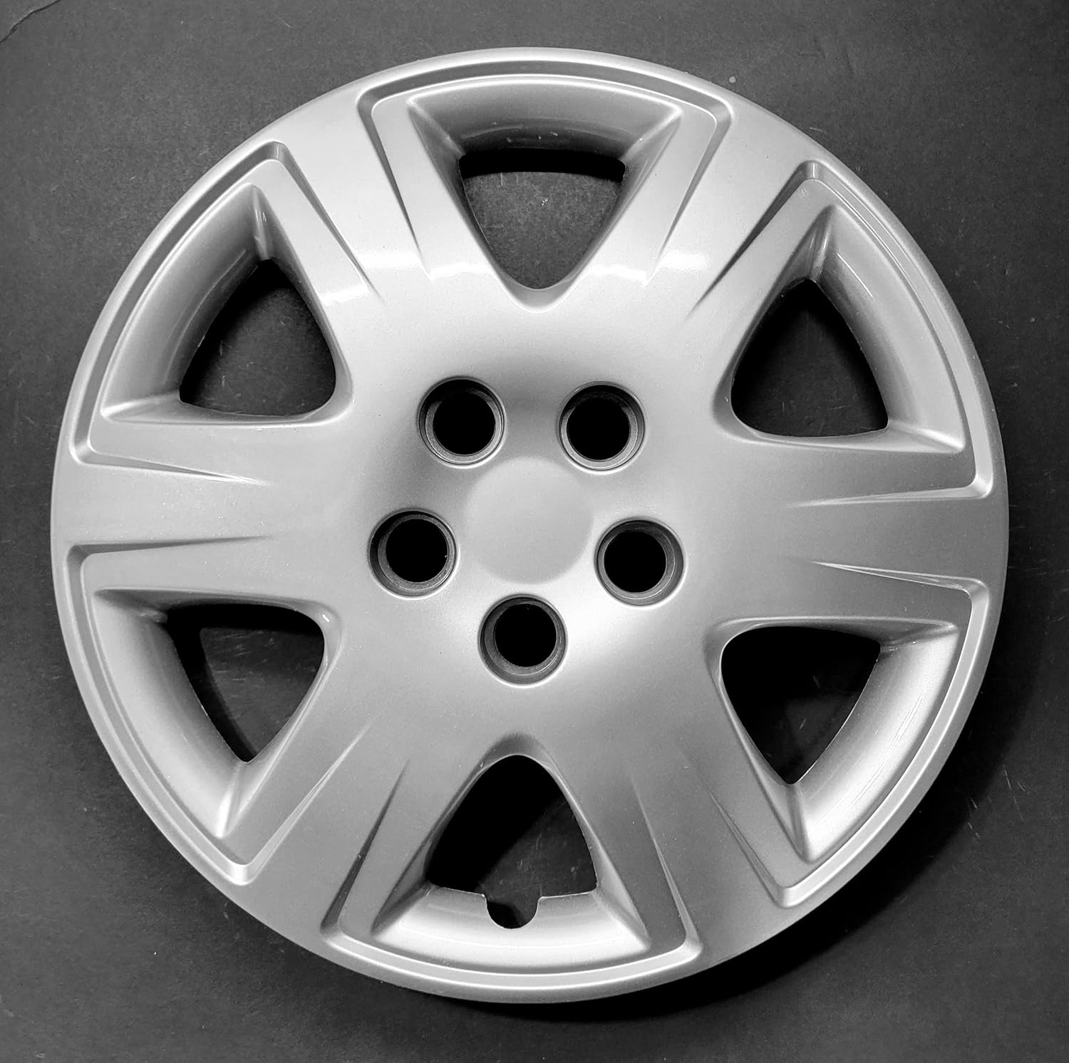 One Wheel Cover Hubcap Replacement Fits 2005-2008 Toyota Corolla; 15 Inch; 6 Spoke; Silver; Plastic; Spring Steel Clip
