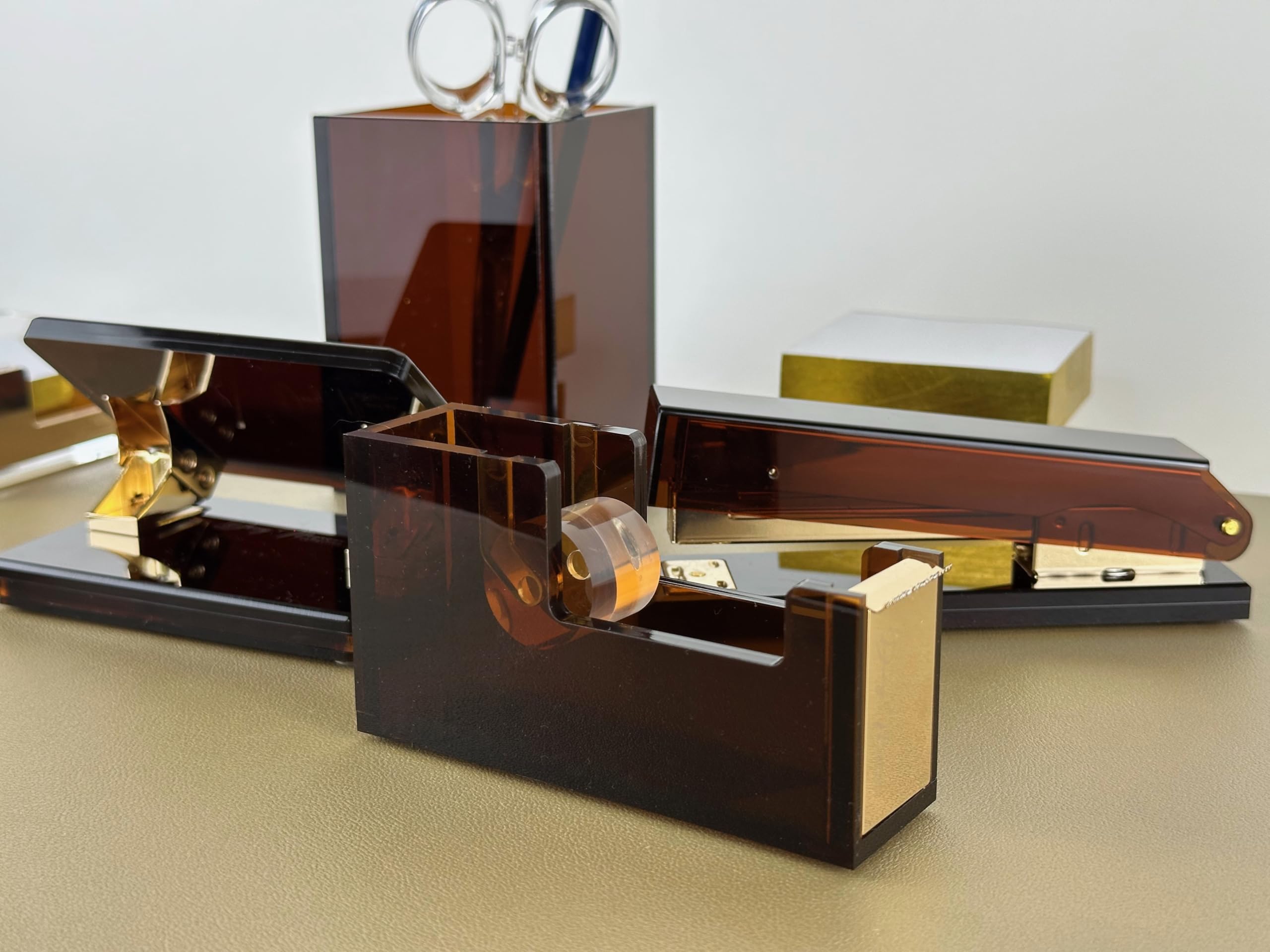 Dispensador de cinta adhesiva de cristal acrílico, detalles metálicos dorados, dispensador de cinta adhesiva para cinta (amber)
