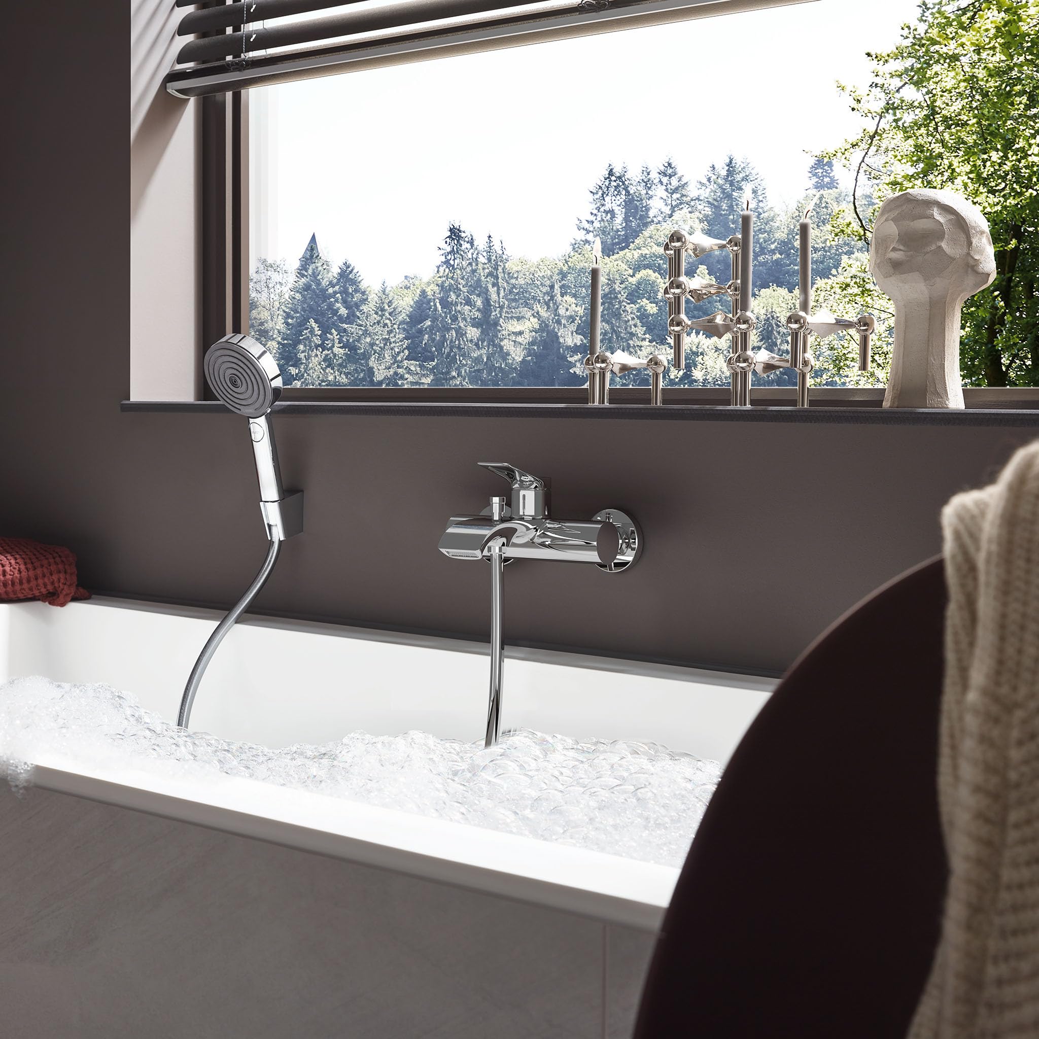 hansgrohe Vivenis Original - Badewannenarmatur Aufputz für 2 Verbraucher, Mischbatterie Badewanne mit Auslauf Länge 19,7 cm, Einhebelmischer Wanne, Chrom, 75423000