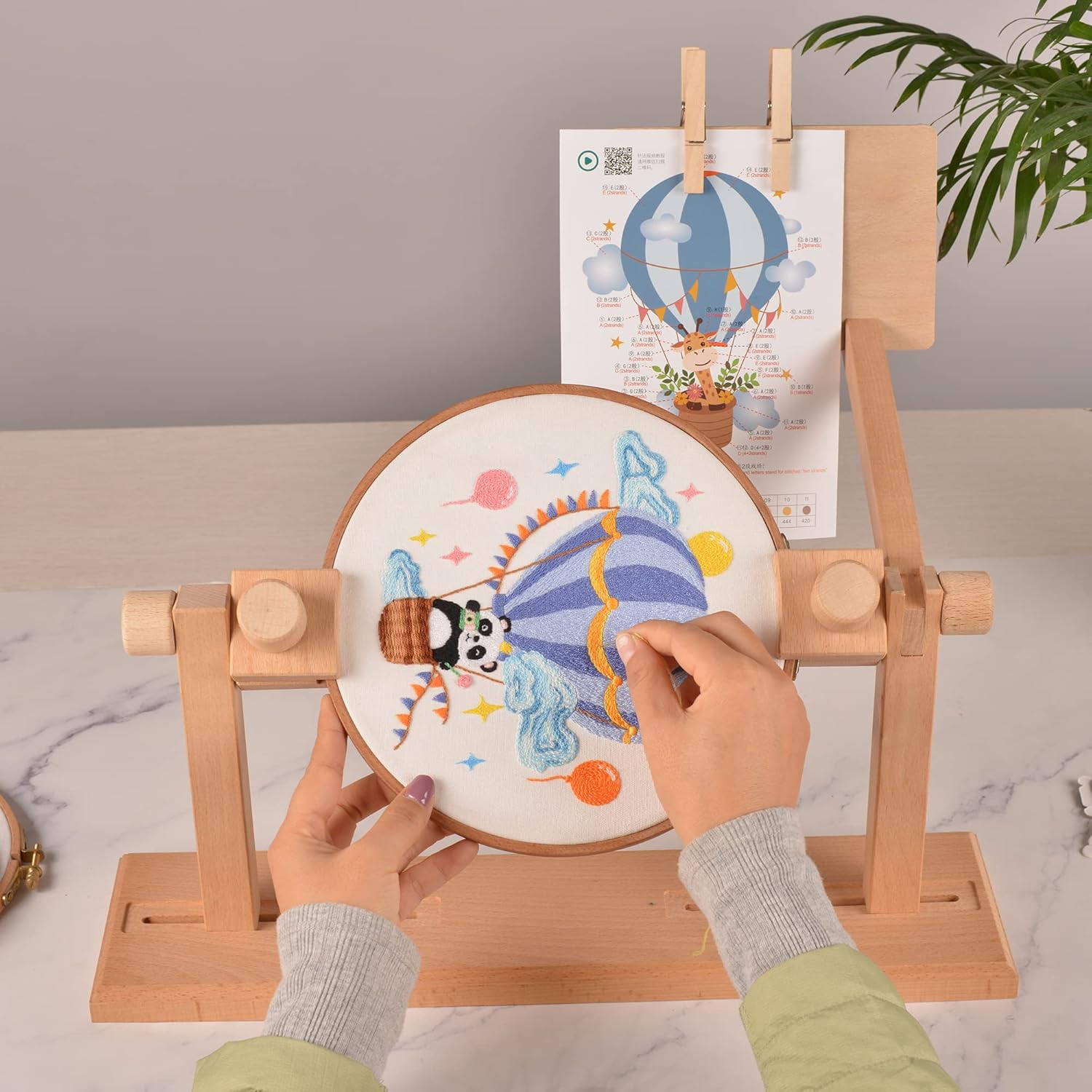 Adjustable Wooden Embroidery Hoop Stand with Pattern Board, Rotating Cross Stitch Frame Holder for 2 People, Tabletop Needlework Frame for DIY Craft & Sewing Projects