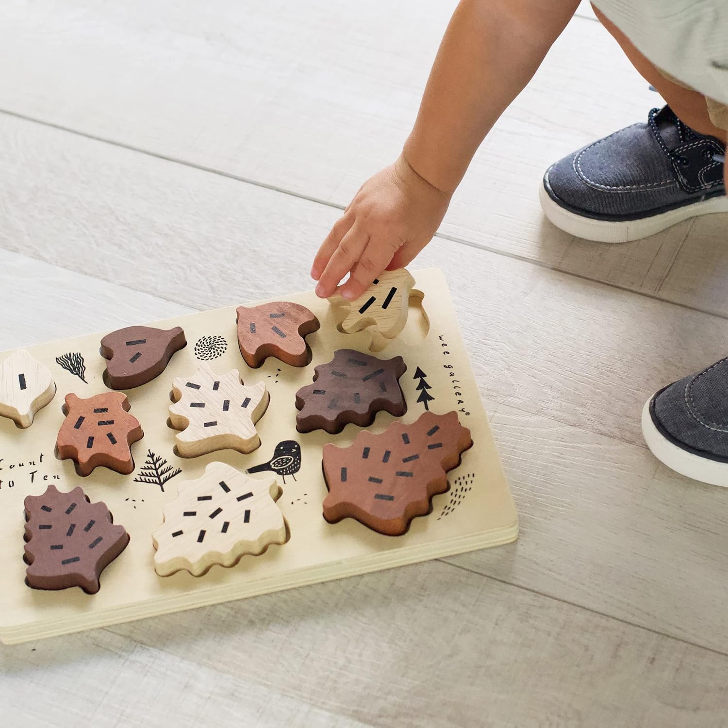 Wee Gallery Wooden Tray Puzzle Count to Ten Leaves, Montessori Toy for Toddlers and Preschoolers for Early Learning and Fine Motor Skill Development, Sustainable Educational Puzzle for Kids