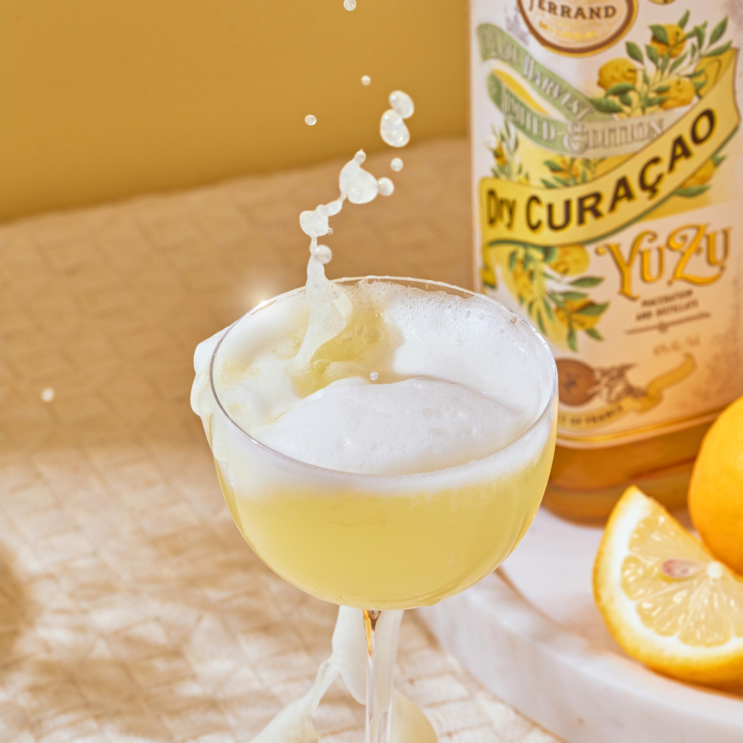COGNAC FERRAND - Dry Curaçao Yuzu - Liqueur d'Agrumes - Notes d'Agrumes et de Vanille - 40 pour cent Alcool - Origine : France, Poitou-Charentes - 70 Cl