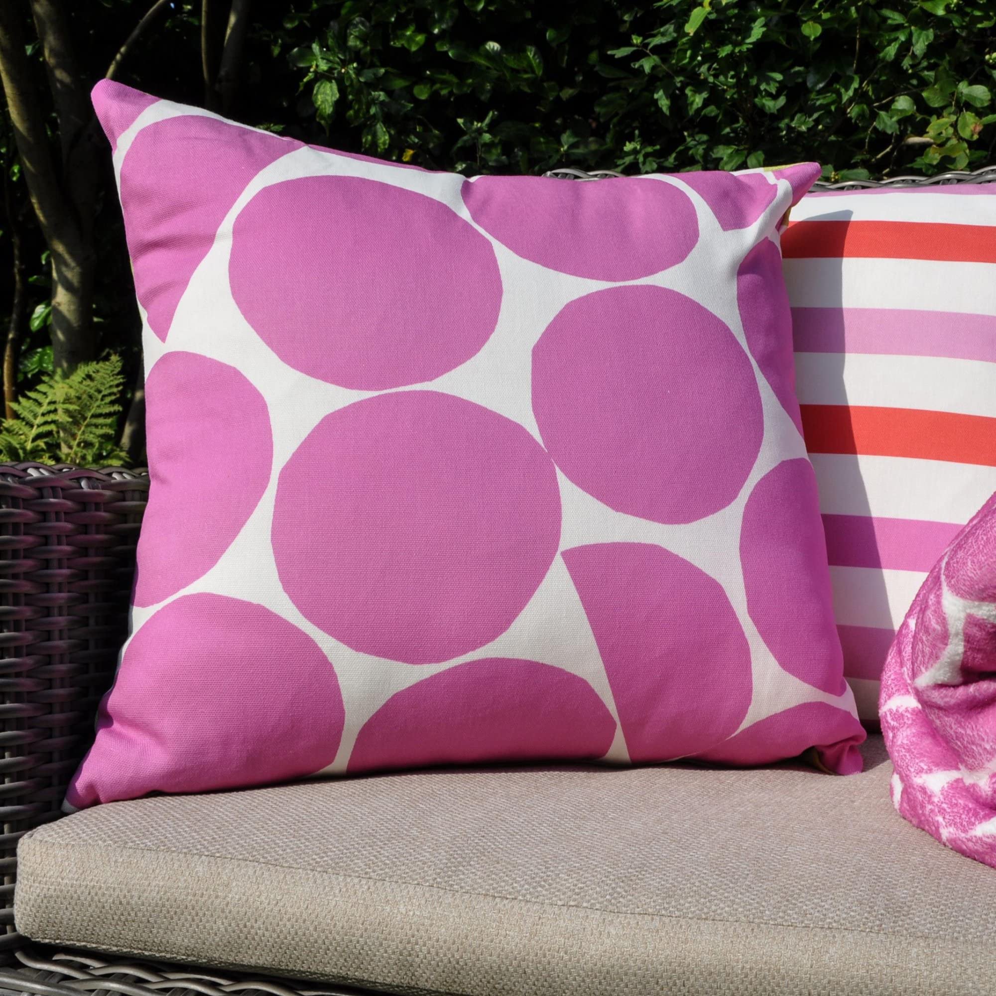 Fusion - Ingo Outdoor - Outdoor Cushion Cover - 43 x 43cm in Pink/Green