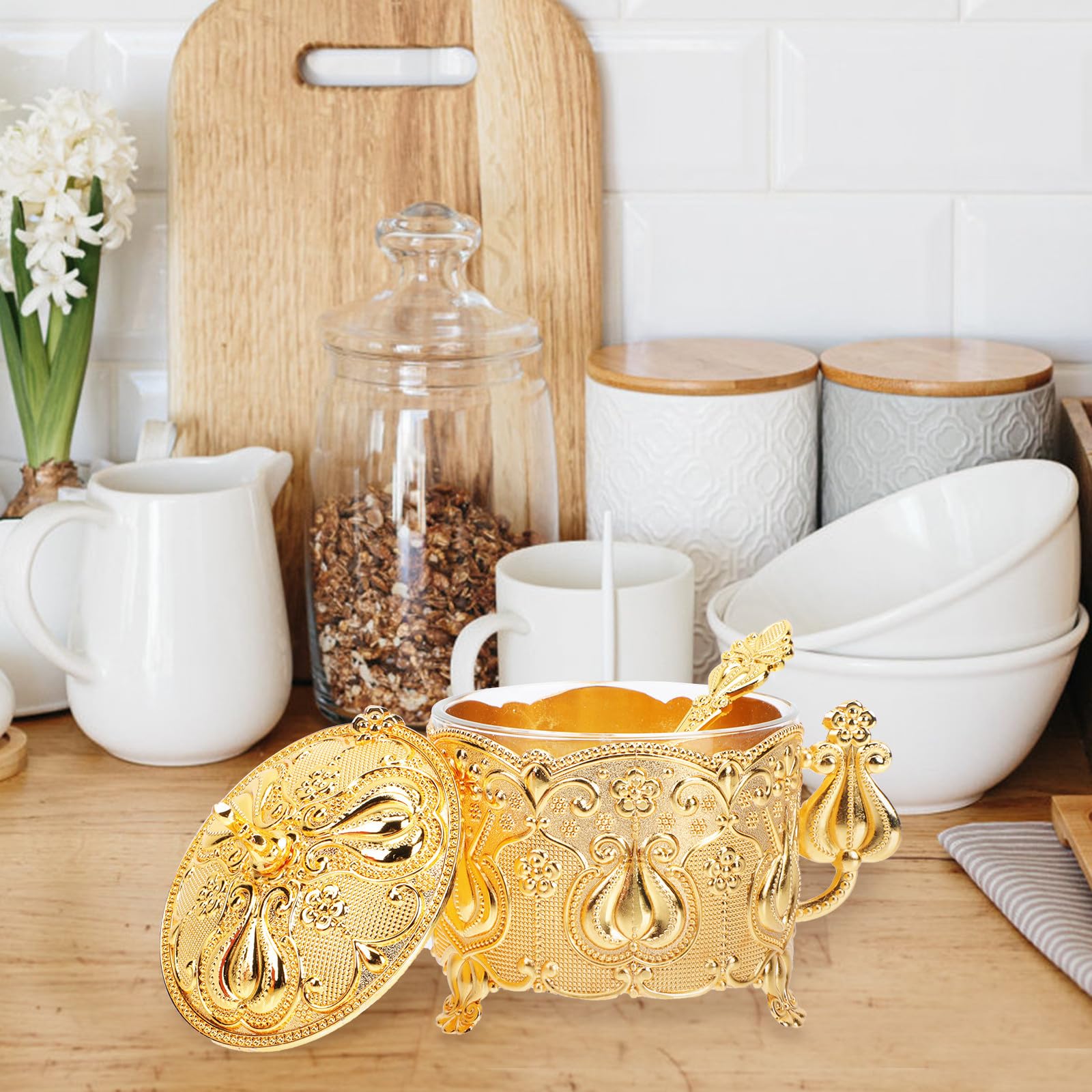 Zuccheriera in Metallo con Cucchiaio e Coperchio, per Zucchero e Sale | Finitura Oro, Stile Europeo Elegante, Decorativo per Cucina e Hotel, Contenitore per Zucchero o Sale