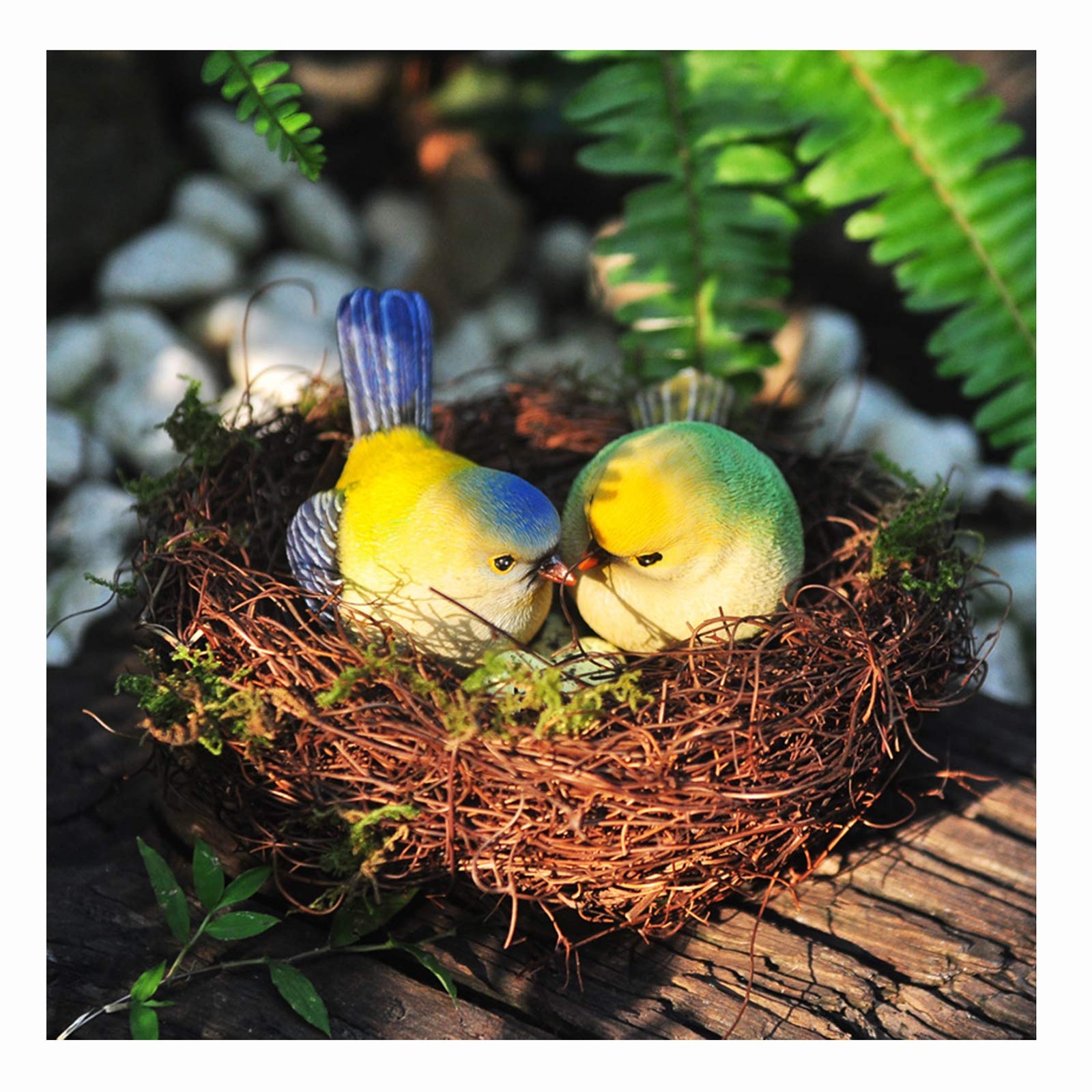 Nidi per Uccelli Nido di Uccello Intrecciato a Mano con 2 polli Decorativi e 5 Uova, Decorazioni per Birdhouse all'aperto, Diametro 15 cm
