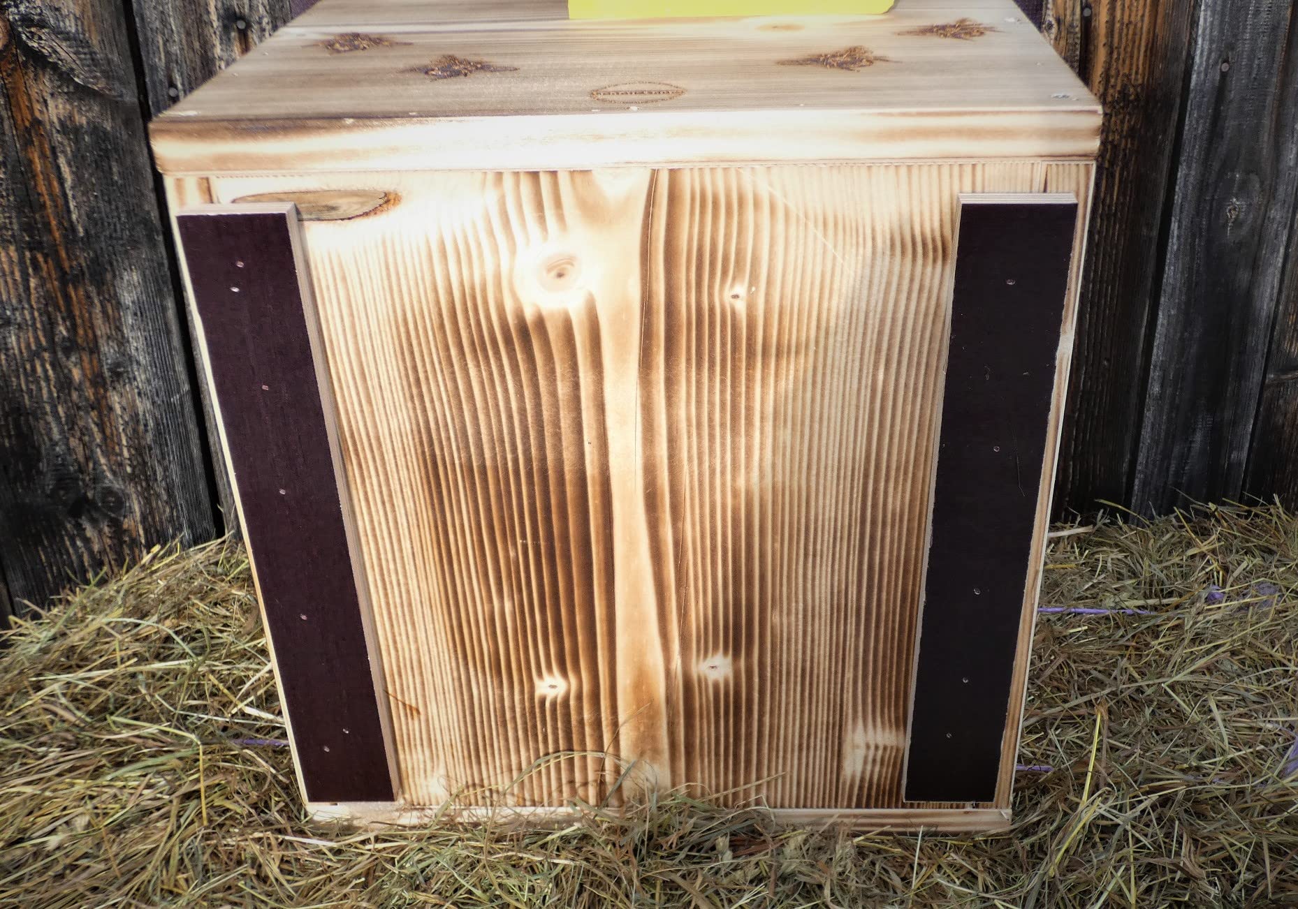 Premium Hummelkasten mit Wachsmottensperre, 2X Sichtfenster und Nistmaterial Wetterfest Bienenhaus Hummelhaus Nistkasten Hummelvilla Bienen Insektenhaus Hummelhotel (Hummelhotel edel Geflammt)
