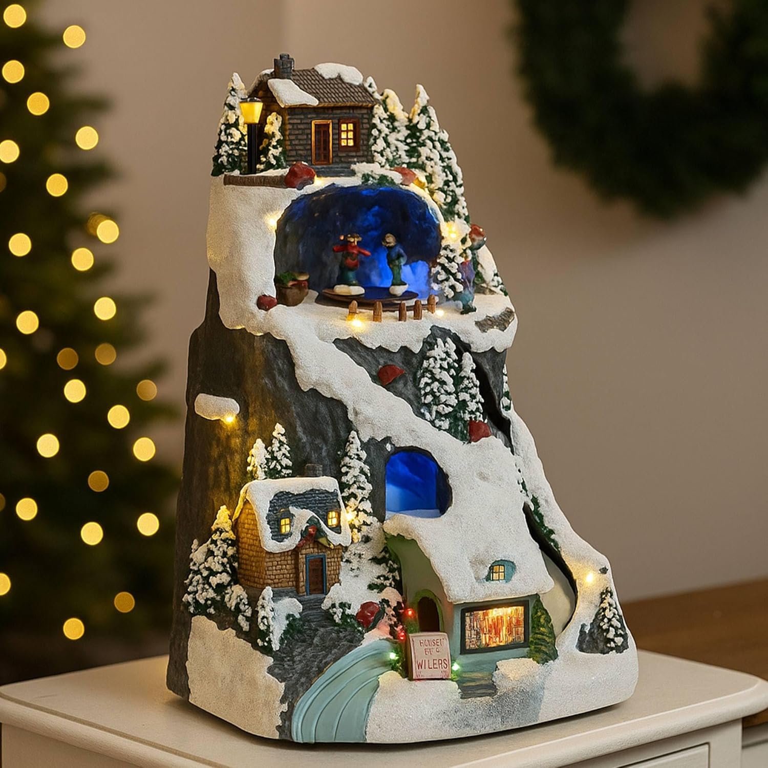 Well Home Christmas Village Decoration with LED Lights and Movement, 19.6 x 17.7 x 30.1 cm