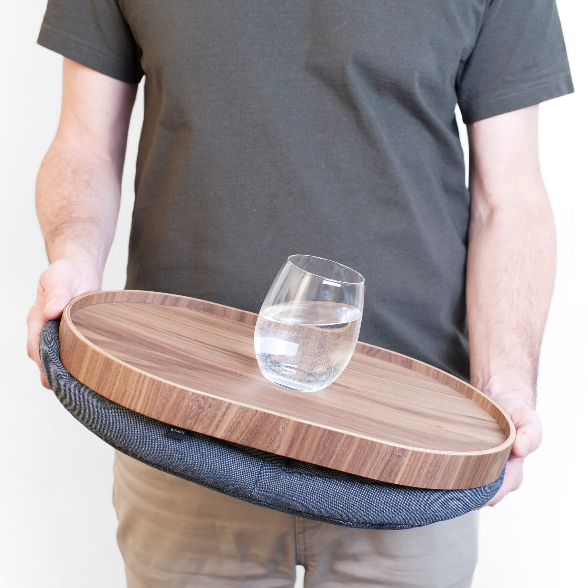 Bandeja portátil multifuncional con cojín moldeable. Para ordenador portátil desayuno cena. Bandeja antideslizante. Funda de almohada lavable extraíble. Almohada gris. Nogal. Mediano (39x26x6,5 cm)
