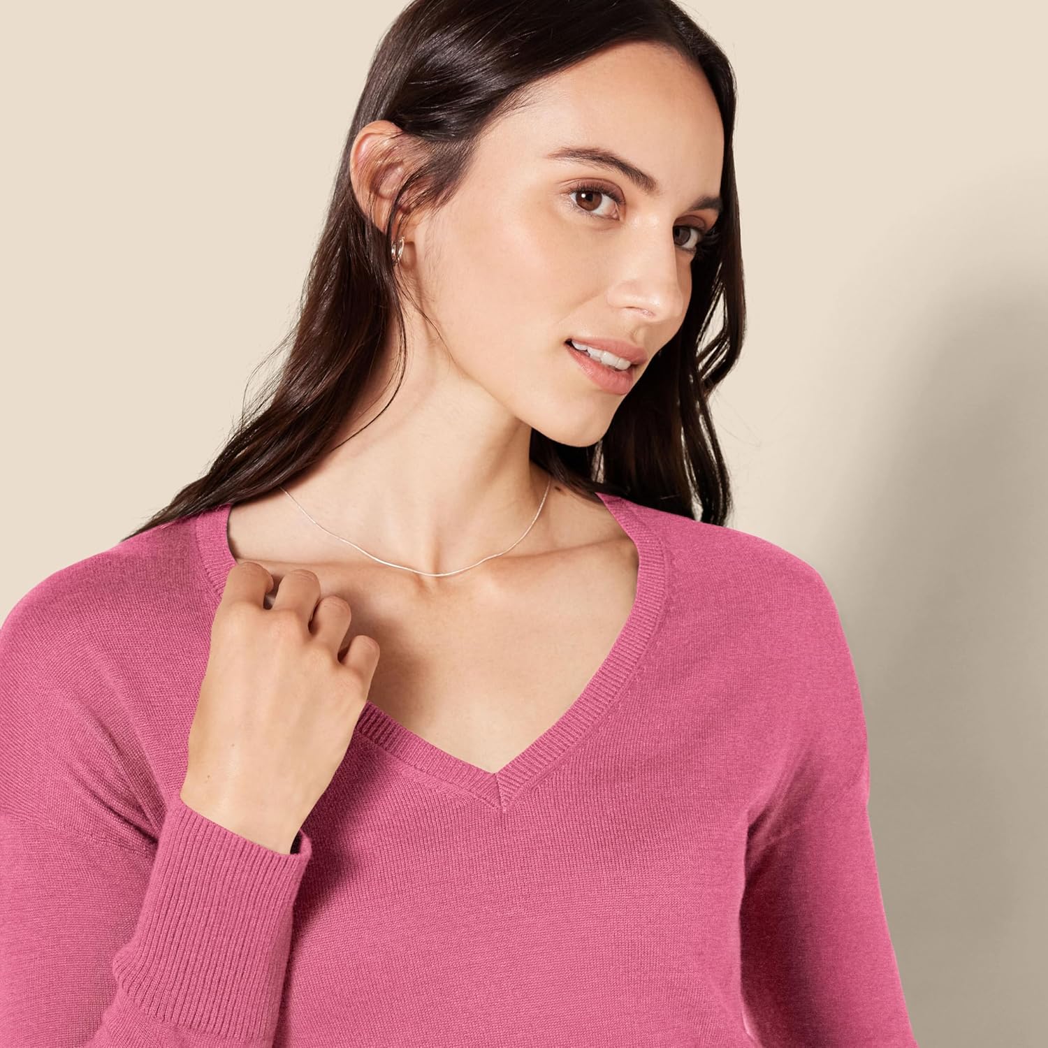 Amazon Essentials Women's Lightweight Long-Sleeve V-Neck Tunic Sweater (Available in Plus Size) - Image 4