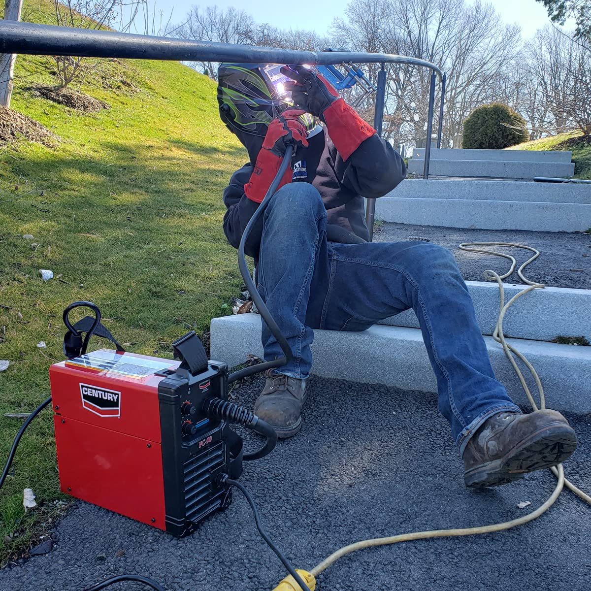 Lincoln Electric FC90 Flux Core Wire Feed Welder and Gun, 90 Amp, 120V, Inverter Power Source for Easy Operation, Portable Shoulder Strap, Best for Small Welding Jobs: Tools & Home Improvement