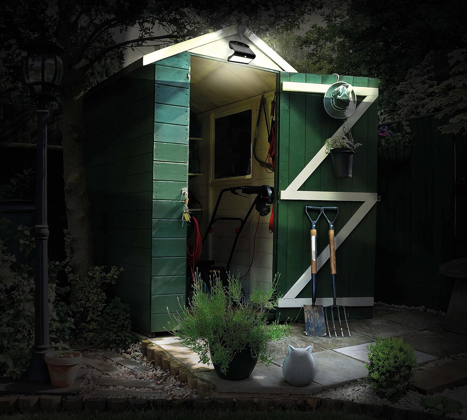 Diagram illustrating the illumination range and height for the Luceco Solar LED Guardian Wall Light, showing optimal mounting height of 2-3m and a detection distance of 4m.