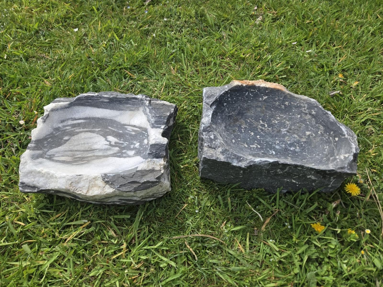 Marmor Vogeltränke | Trinkbecken Tränke für Vögel aus massivem Stein |Stilvolle Garten-Dekoration | Grau-Schwarz