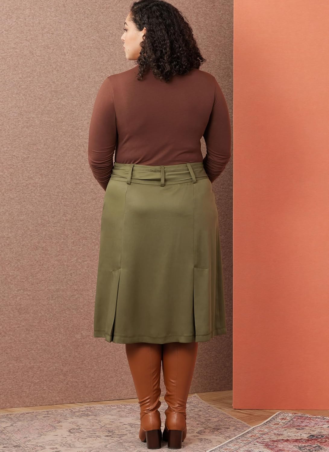 Example of Simplicity S3005 skirt made in a solid red fabric.