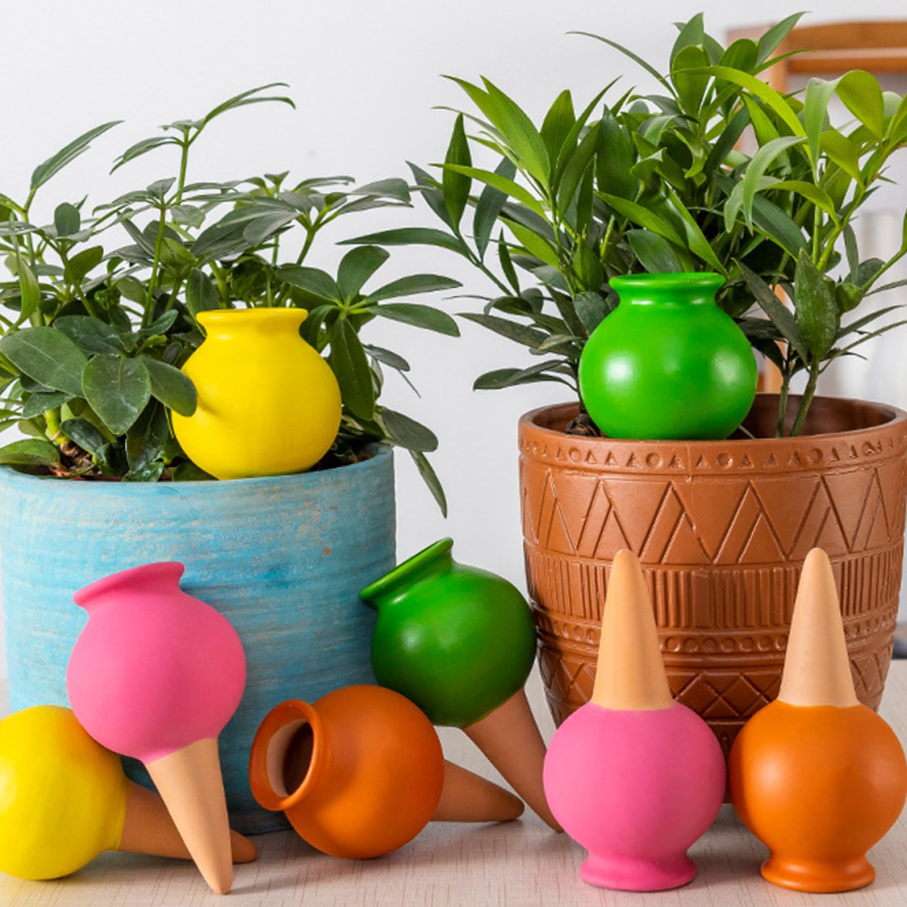 Les Globes d'arrosage des Plantes 4pcs en Terre Cuite arroser Les Pointes 2 à 3 Jours d'arrosage Auto-arrosage des bulbes de Plante Automatique.