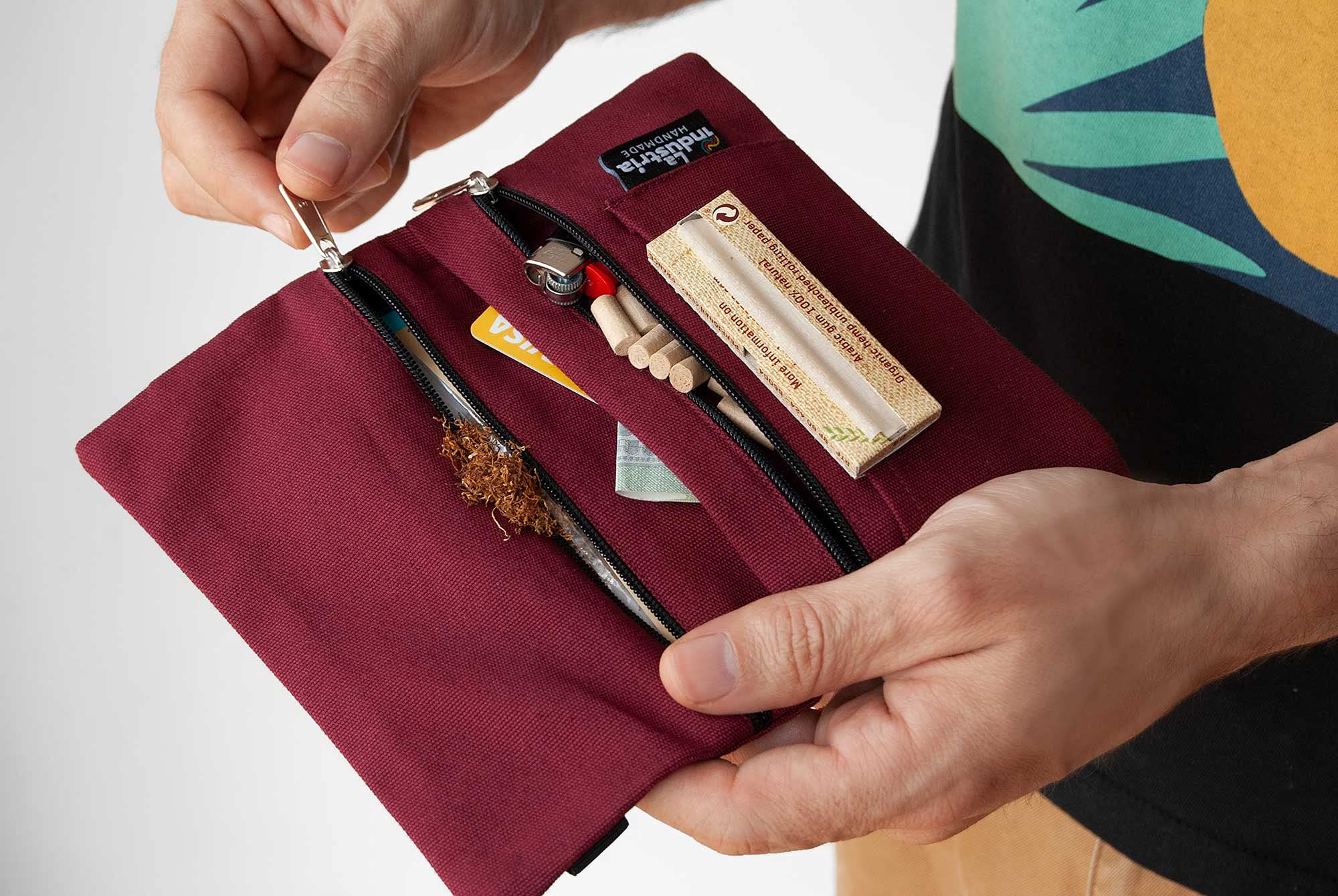 Tabaktasche für Drehtabak, Filter, Blättchen und Feuerzeug - Tabakbeutel mit extra Reißverschlussfach für Handyzubehör, EC-Karten, Bargeld ...