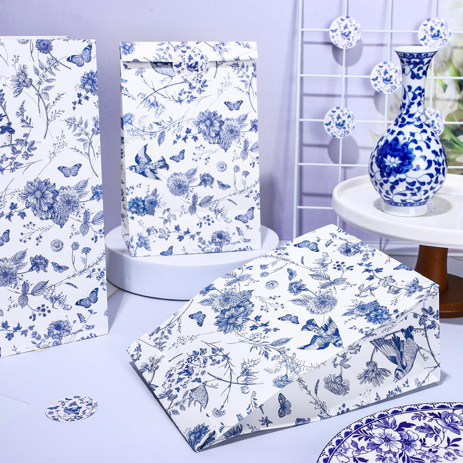 Geyoga 24-Pack Floral Gift Bags – 8.27x5.91x3.15 Inch Blue & White Chinoiserie Paper Bags With Handles For Weddings & Parties