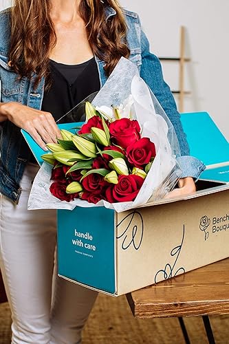 Miniatura 2 de Benchmark Bouquets - Rosas rojas y lirios, jarrón incluido, flores frescas cortadas y cultivadas, regalo para decoración del hogar, cumpleaños,