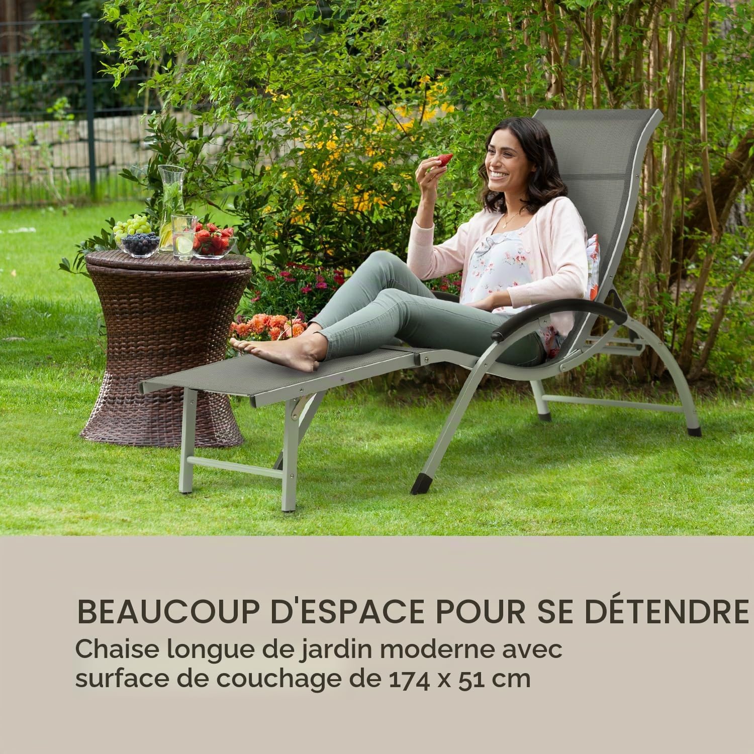 blumfeldt Sunnyvale Transat Chaise Longue Bain de Soleil, Dossier réglable en 4 Positions, Repose-Pieds Pliable, Surface de Couchage 174 x 51 cm, matériau déperlant, PVC/Polyester, Gris