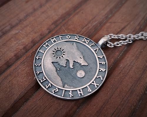 Miniatura 9 de Small Brass Viking Wolf Yin Yang Necklace With Full Set of Runes For Men and Women - Wolves Fenrir Geri Freki Skoll Hati - Viking Norse Protection