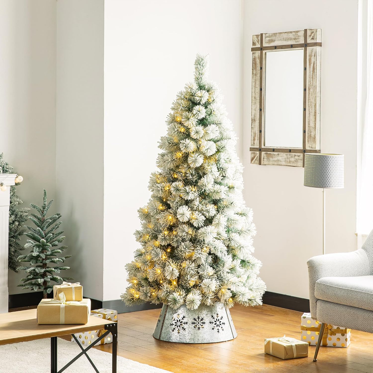 Glitzhome 21.65 Inch Galvanized Christmas Tree Collar with LED String Lights, Metal Rustic Rustic Snowflake Base Cover Holiday Decofor 7.5 Ft Artificial or Real Xmas Trees