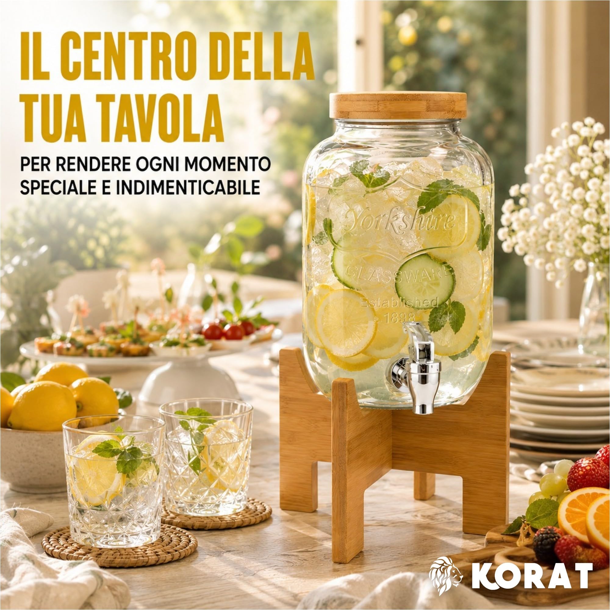 KORAT - Dispenser Bevande in Vetro con Rubinetto e Supporto in Bambù, Contenitore per Acqua, Limonata, Cocktail e Succhi, Tappo Ermetico, 8 LT - 18x24x44 Cm