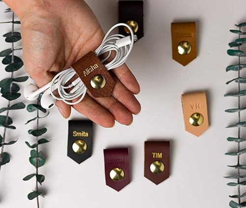 Miniatura 5 de KEYAIIRA - Juego de 3 soportes de cable de cuero personalizables con cierre a presión dorado - Soporte de cable de carga para portátil, organizador