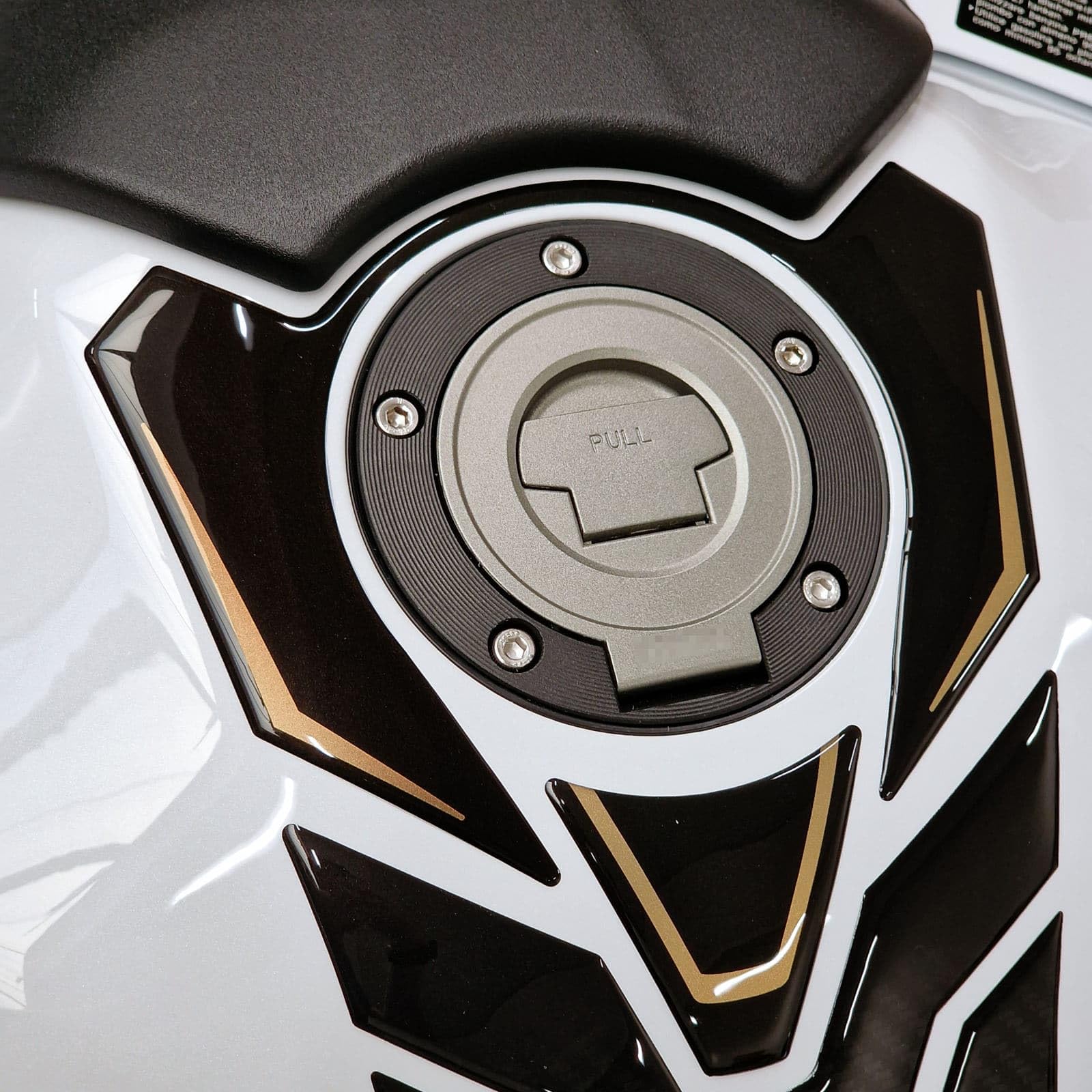 Resin Bike Adhesivos de Moto Compatibles con Yamaha Tracer 9-9 GT 2021-2026 Dorado. Protección del Tanque de Choques y Arañazos de Moto. Adhesivo 3D Resinado - Made in Italy