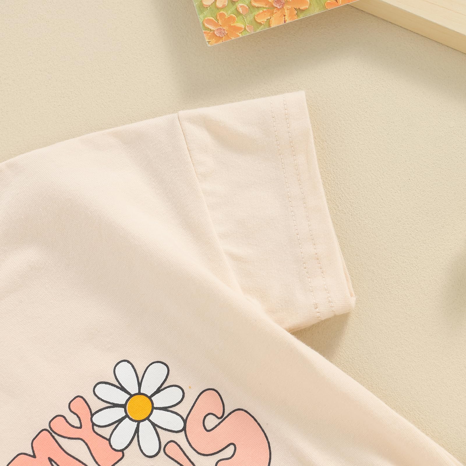 Mameluco de manga corta para bebé recién nacida con diseño de margaritas y margaritas en la era de mi mamá, Beige, 3-6 Months