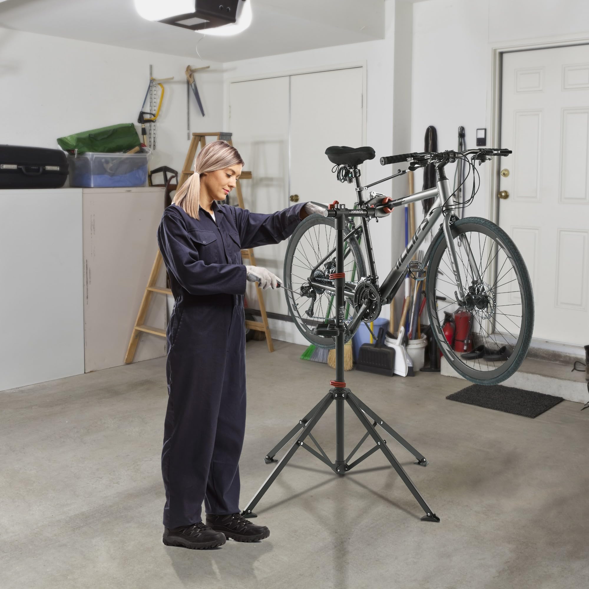 AREBOS Support de Montage Professionnel pour Vélo | Pour VTT et Vélo Électrique | Rotatif 360° avec Dispositifs de Libération Rapide | Support Charges Lourdes + Sac | Noir/Rouge