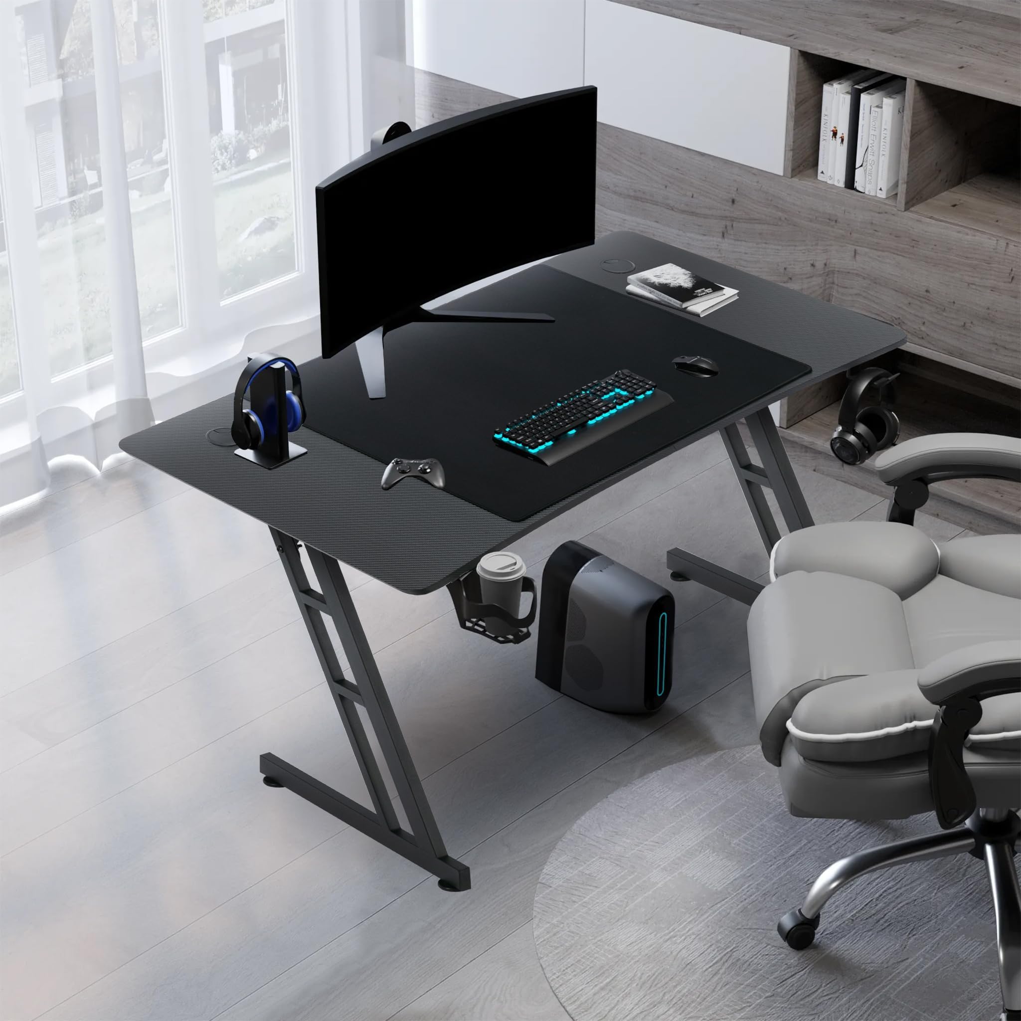 UISEBRT Mesa de gaming, mesa de ordenador para videojuegos con superficie de fibra de carbono, mesa ergonómica de hasta 150 kg, para dormitorio o oficina, 140 x 60 x 74 cm