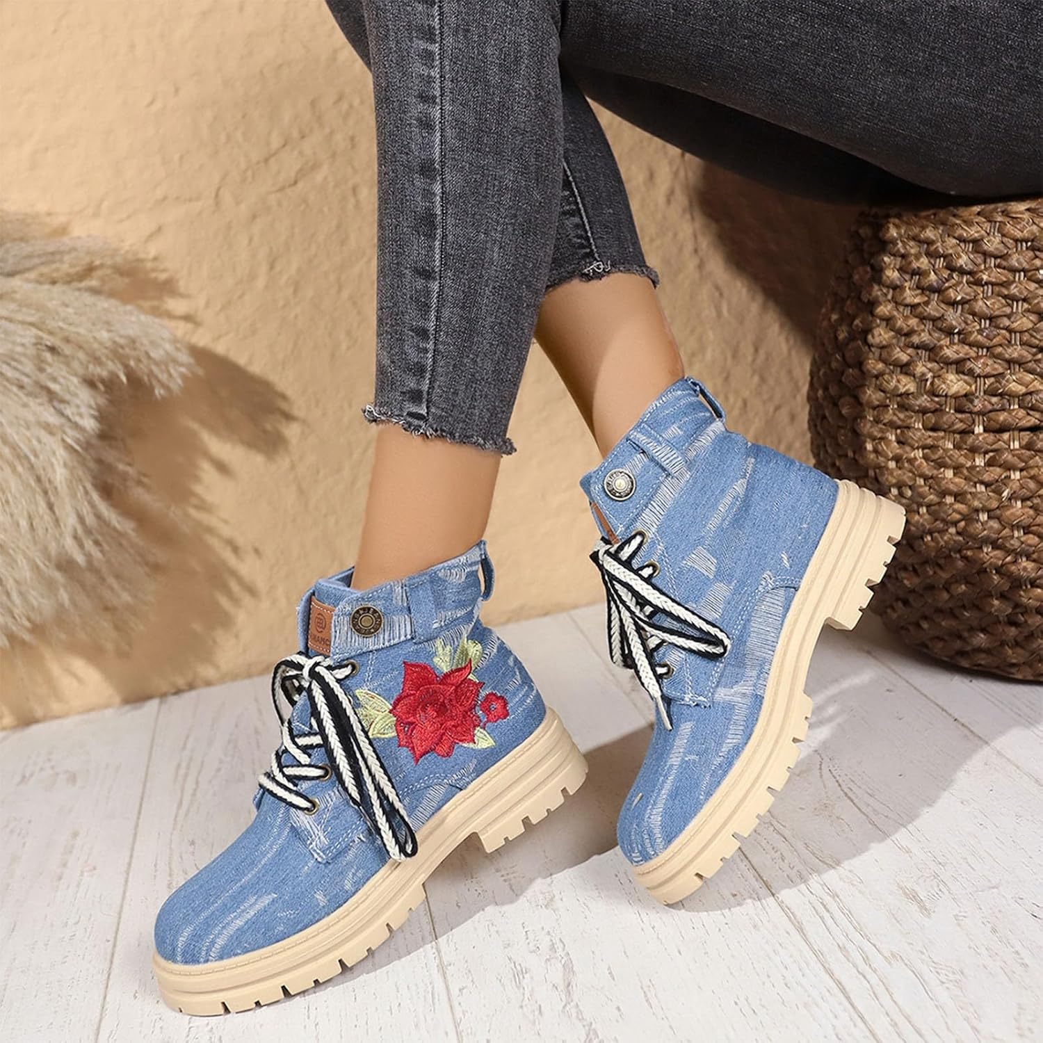Women Ankle Boots Flat Sole Flower Decor Lace-Up Thick Platform for Casual Wear