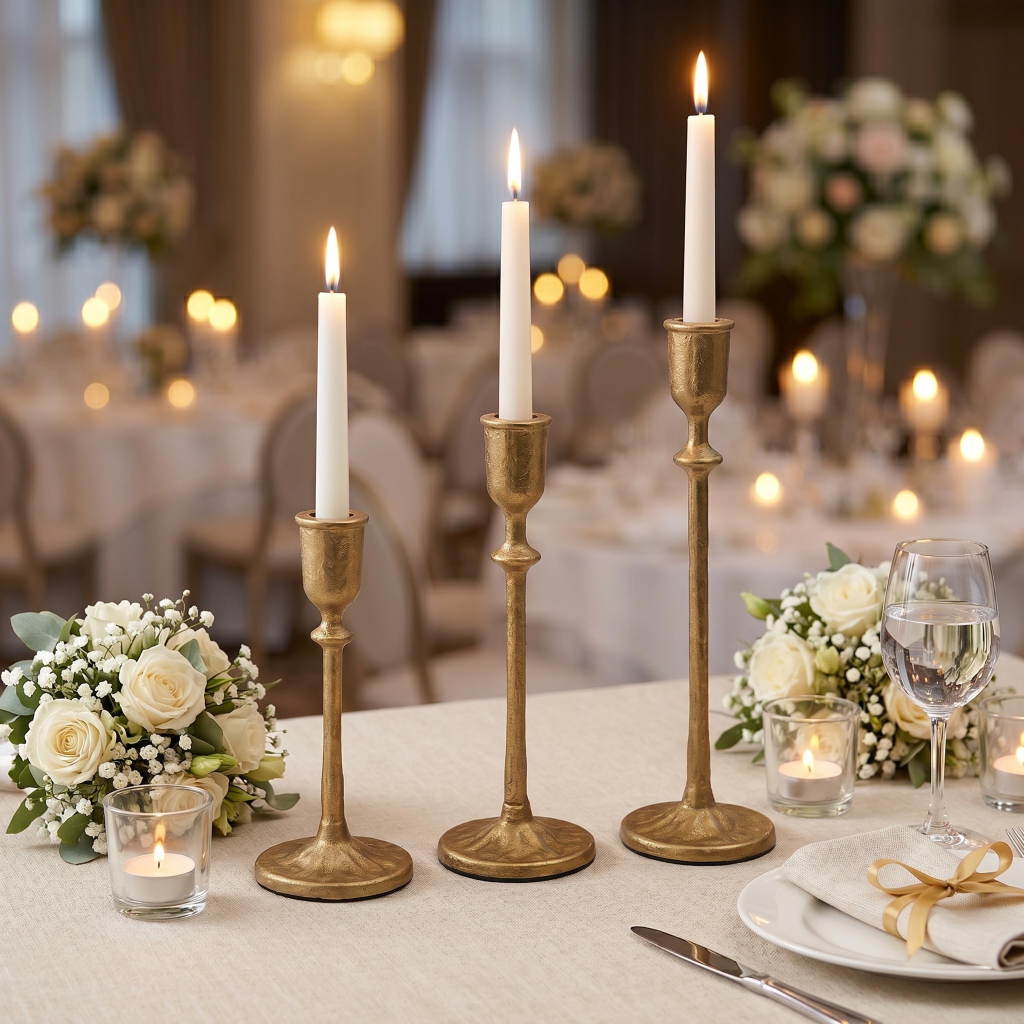 Portavelas, juego de 3 portavelas cónicos con base pesada resistente, soportes de metal dorado de latón mate para decoración de bodas, repisas y mesas, se adapta a velas de 3/4 y 7/8 pulgadas