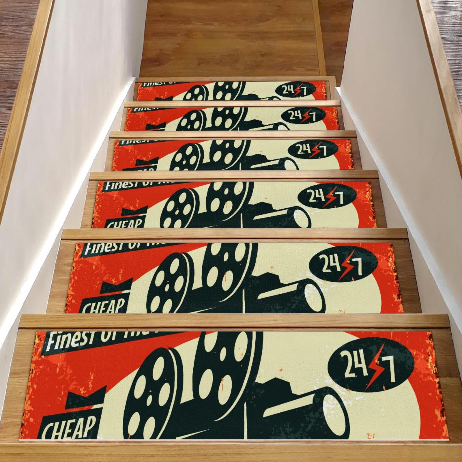 Alfombras para escaleras de interior retro que protegen a niños y perros en escalones de madera