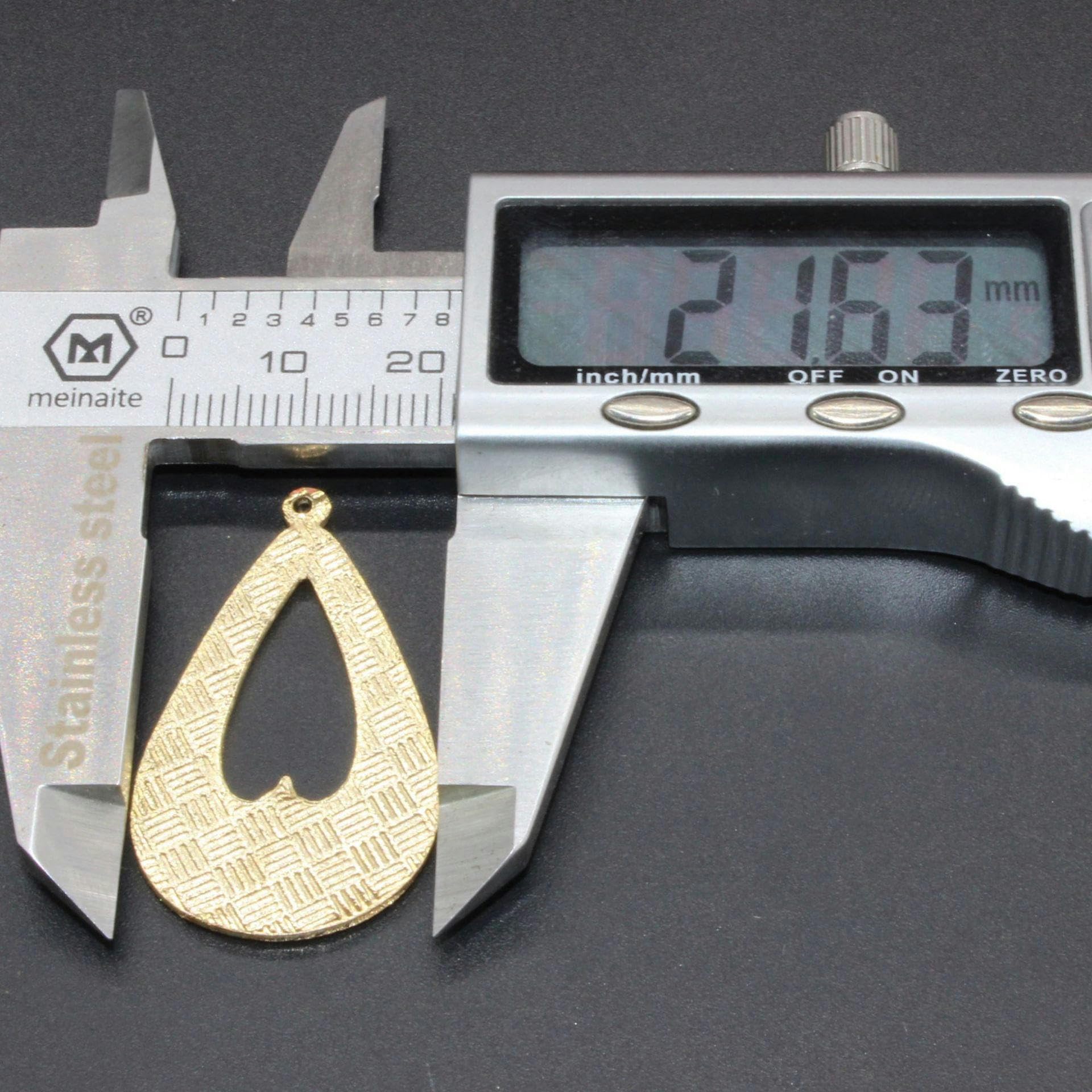37 x 22 mm, 10 szt. koraliki ze stopu emaliowanego w kształcie serca, emaliowane zawieszki różne pozłacane emaliowane zawieszki do produkcji biżuterii, złoty motyw