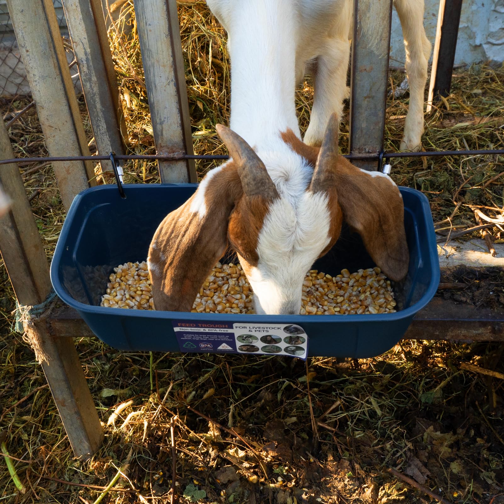 Goovilla Comedero Grande, comedero de Valla Colgante o atornillado con Clips, Paquete de 2 Suministros de alimentación de Cabras de 9 Cuartos de galón, para Perros, Caballos, Cerdos, Ganado, Aves de