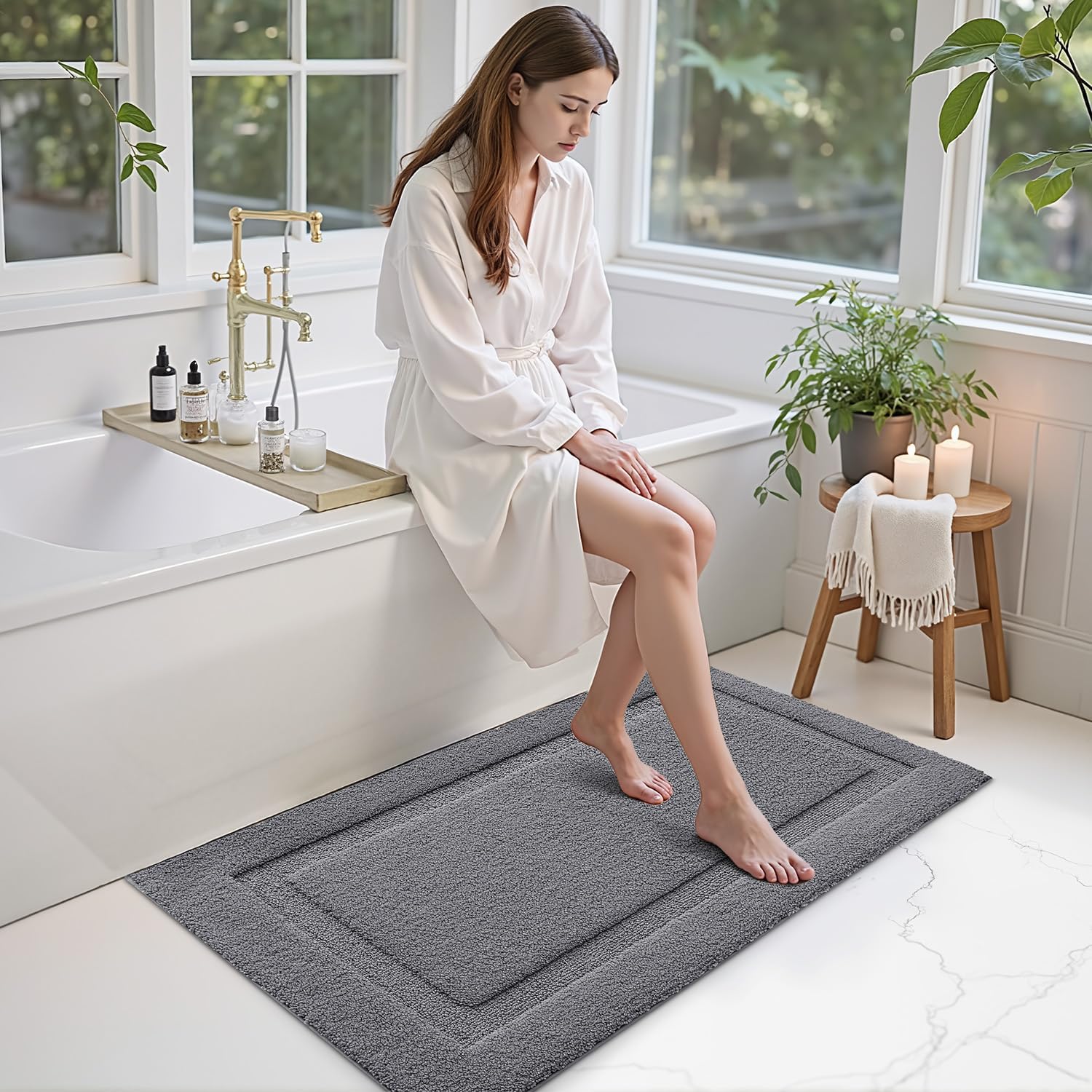 LUMI rutschfest Badematte, Weich und Saugfähig, Grau, 60 x 90 cm | Mikrofaser Badteppich, Maschinenwaschbar Badezimmerteppich, ideal für Dusche, Badewanne, Waschbecken, Wäsche und Hotelzimmer