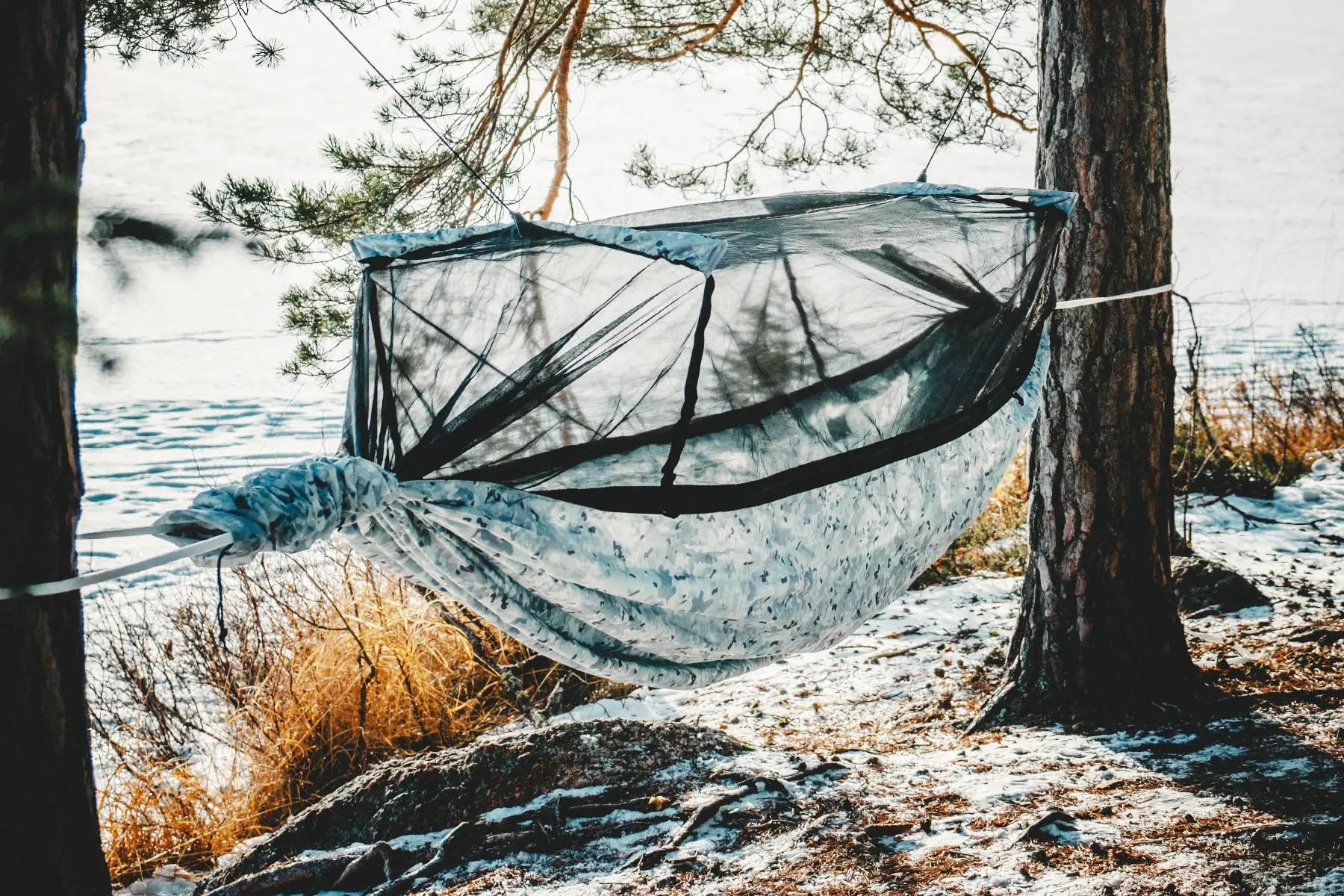 DD Hammocks Frontline Hammock - Winter MC: Amaca mimetica leggera con zanzariera per campeggio ed escursionismo