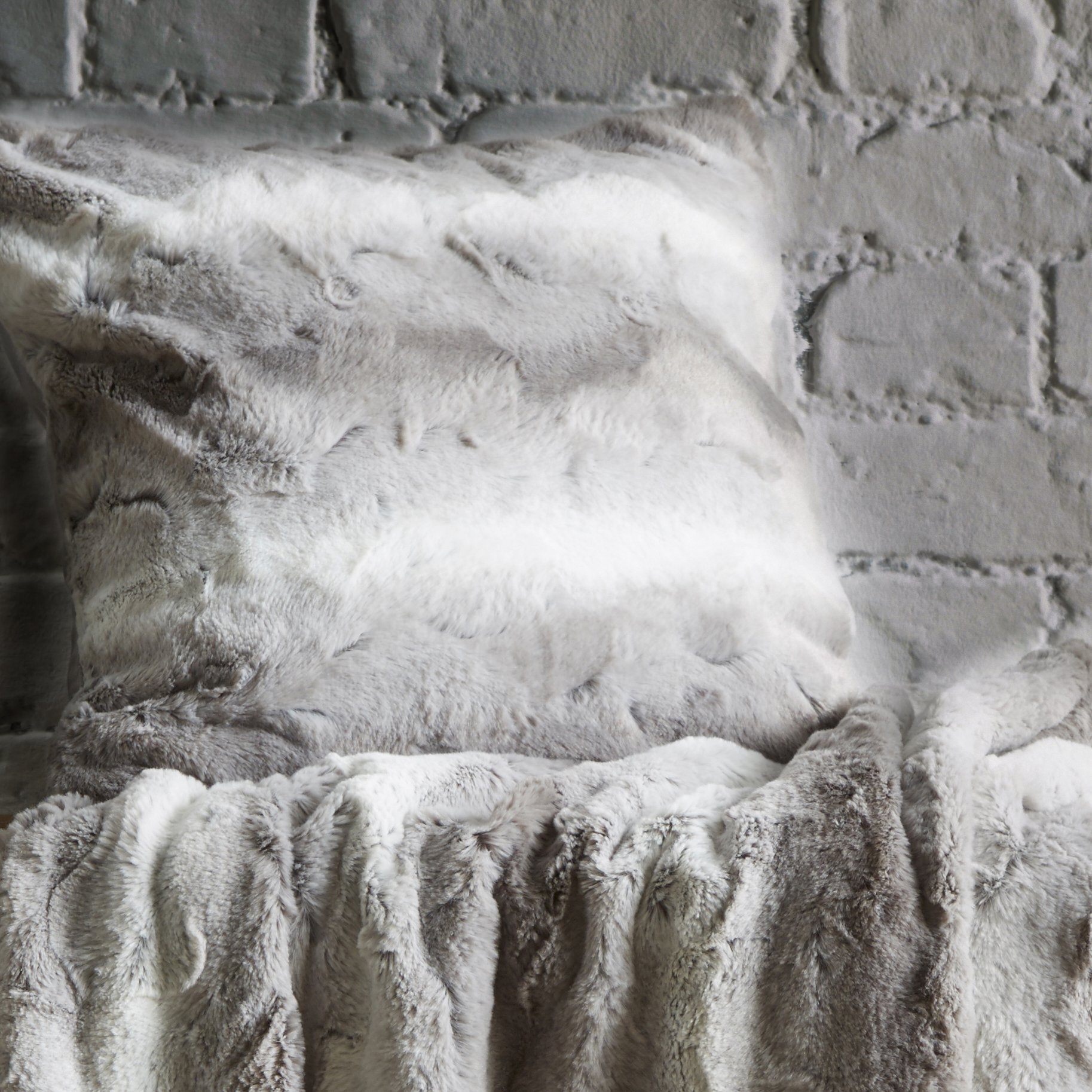 The Bettersleep Company Silver Luxury Reversible Ultra Plush Faux Fur Throw 130Cm X 180Cm (Grey)