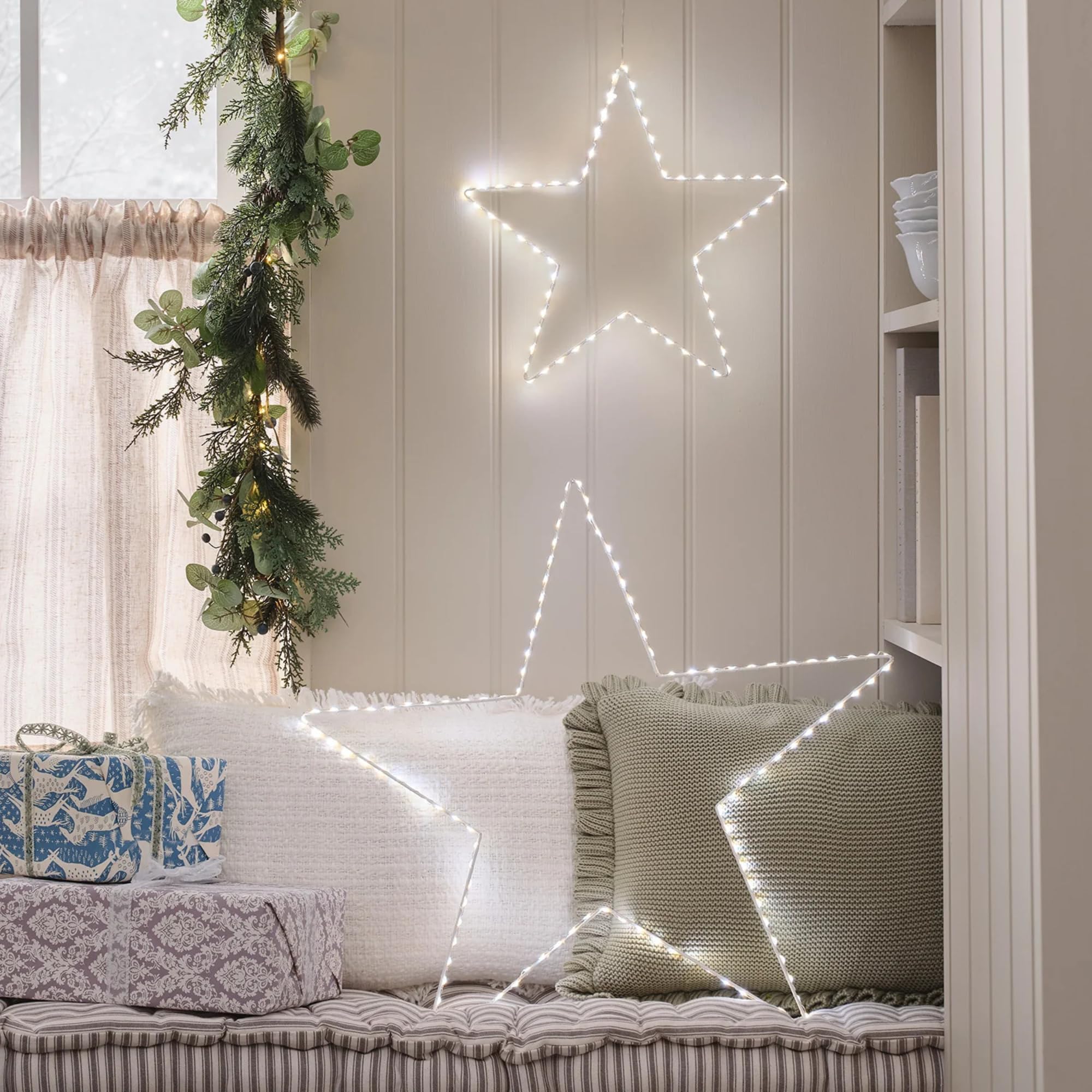 Lights4fun Set of 2 Christmas Indoor Dual LED Osby Star Lights Battery Operated with Remote Control and Timer