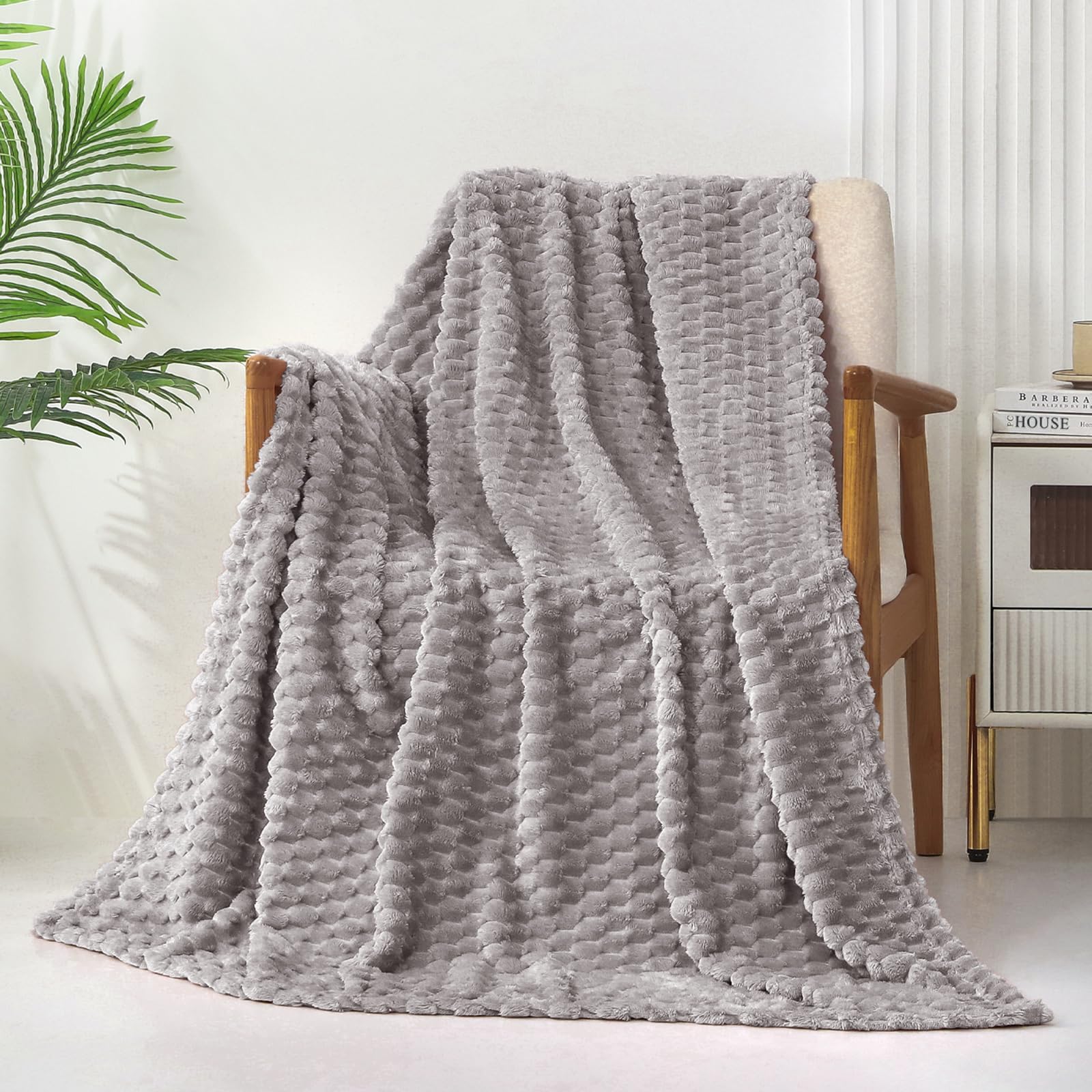 Exclusivo Mezcla Fleece Throw Blanket for Couch Extra Large Fuzzy Light Grey Bed Blankets - Image 2