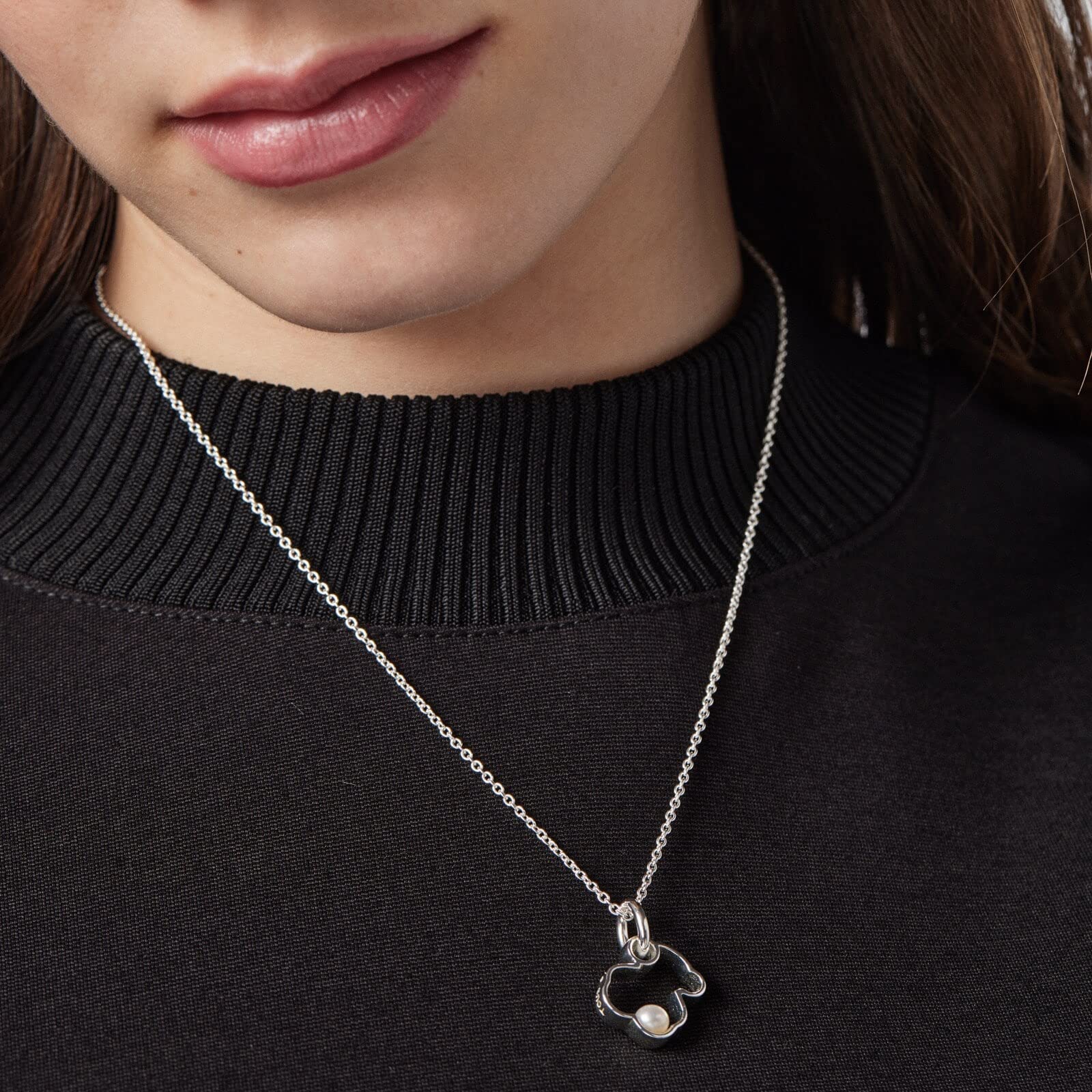 TOUS Collar de Plata de Primera Ley para Mujer con Motivo Oso de 1.6 cm, 45 cm de Largo, Clásico y Versátil, Colección Silueta