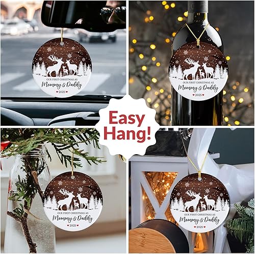 Miniatura 4 de Nuestra primera Navidad como mamá y papá 2025 Adorno de cerámica de reno - Regalos para nueva mamá y papá, adorno para nuevos padres, recuerdo