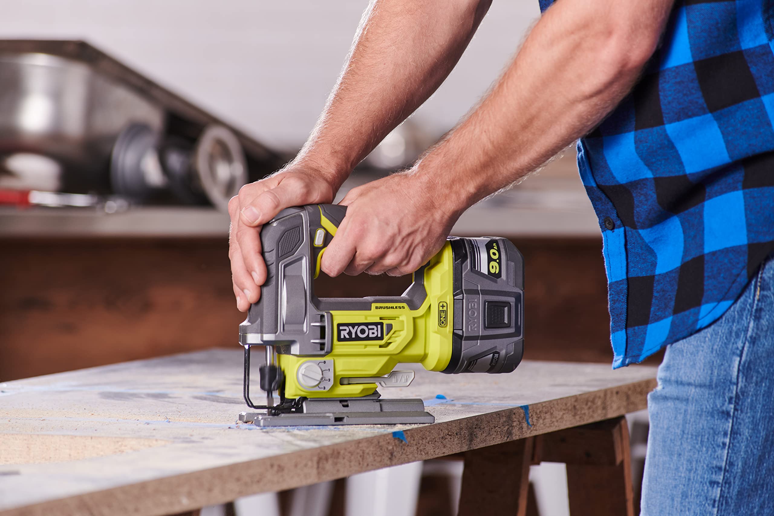 Pack RYOBI Combo 8 outils - 2 batteries 5.0Ah et 1 batterie 2.0Ah - 1 chargeur - R18CK8-3552T