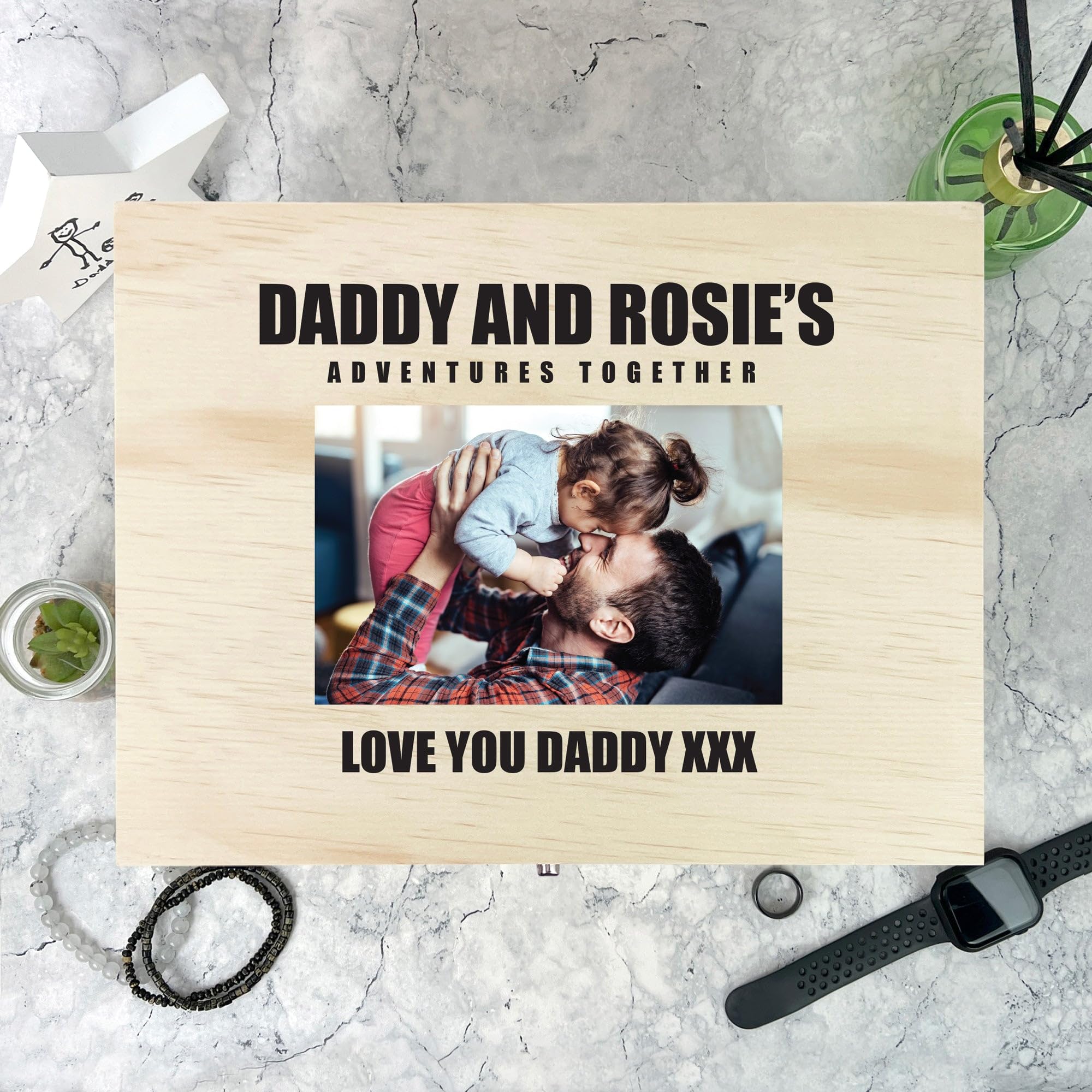 Caja de recuerdos personalizable con texto en inglés "Pino personalizable", regalo del día del padre, caja de recuerdos de madera personalizada, carga tu propia foto, bisagras y cierre de metal, 26 cm