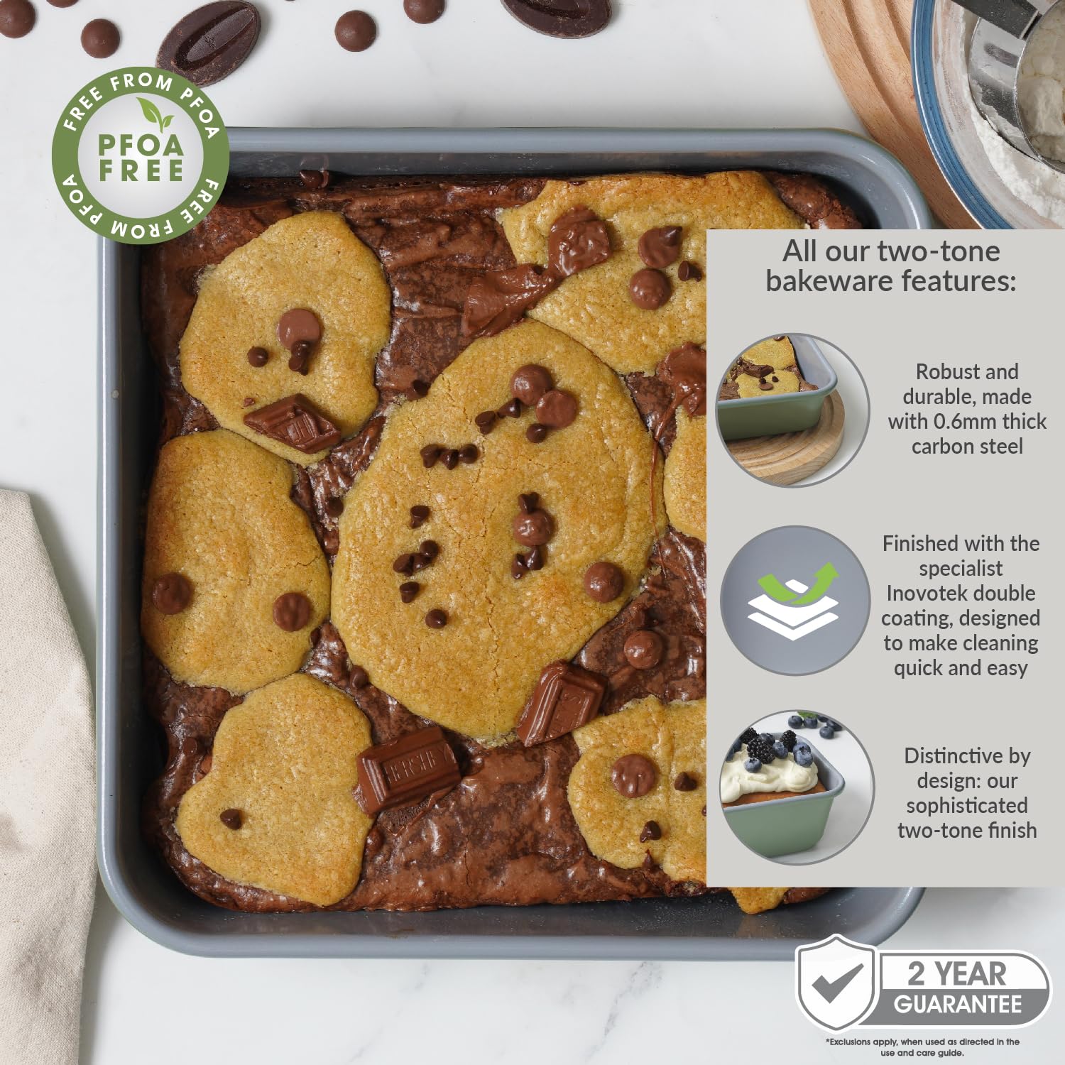 Cooksmart Signature zweifarbige quadratische Backform, 24 cm, grün, Premium-Karbonstahl, antihaftbeschichtet, gleichmäßige Wärmeverteilung, ofenfest, PFOA-frei, stilvolles zweifarbiges Design