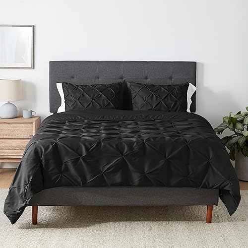 Amazon Basics All-Season Down-Alternative Comforter 3-Piece Bedding Set, Pinch Pleat, Full/Queen, Black, Geometric
